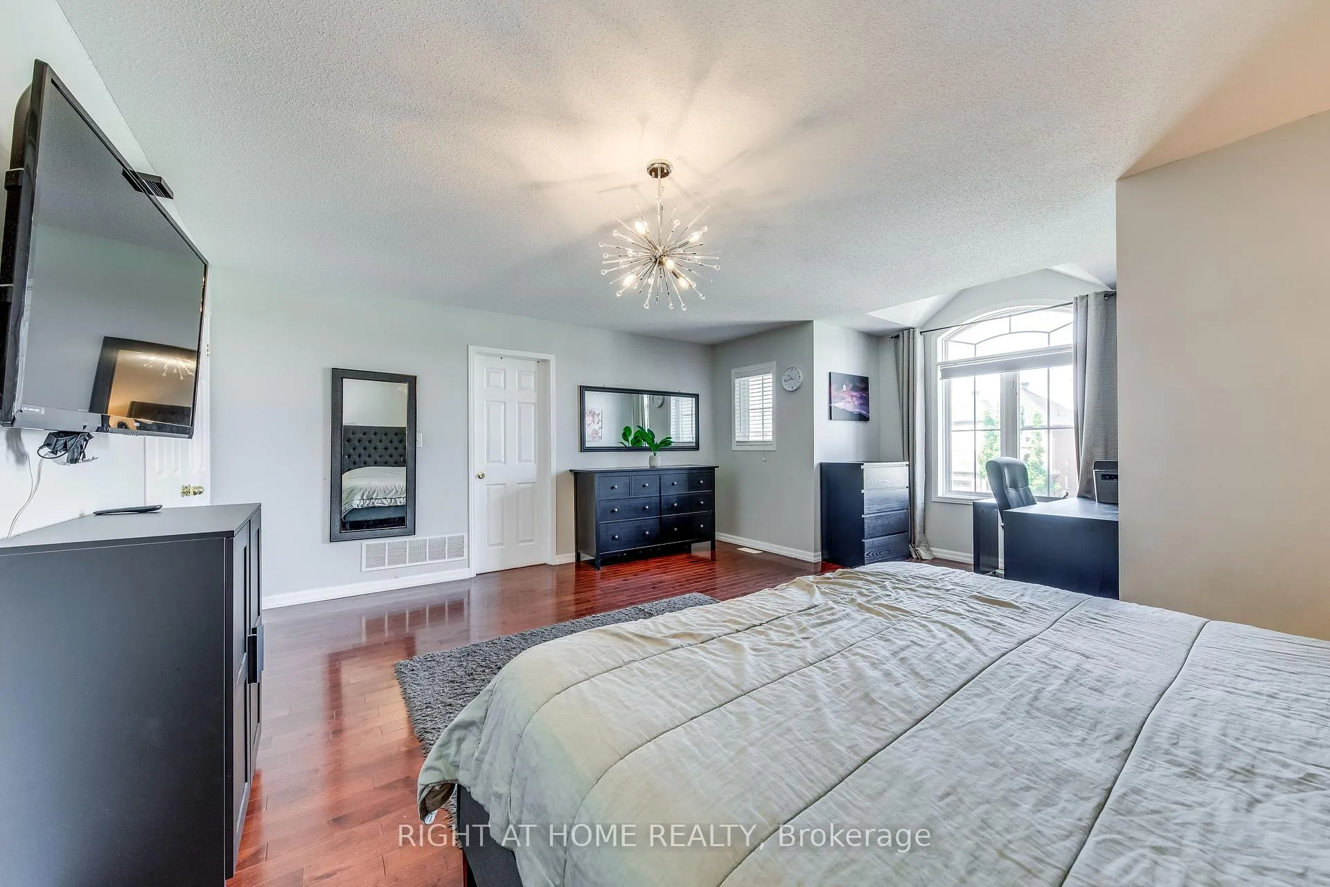 Photo 15 of 3048 Jenn Avenue, Burlington, Alton — HOMEH