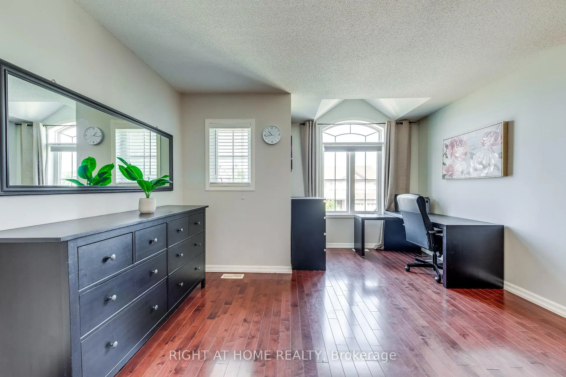Photo 16 of 3048 Jenn Avenue, Burlington, Alton — HOMEH