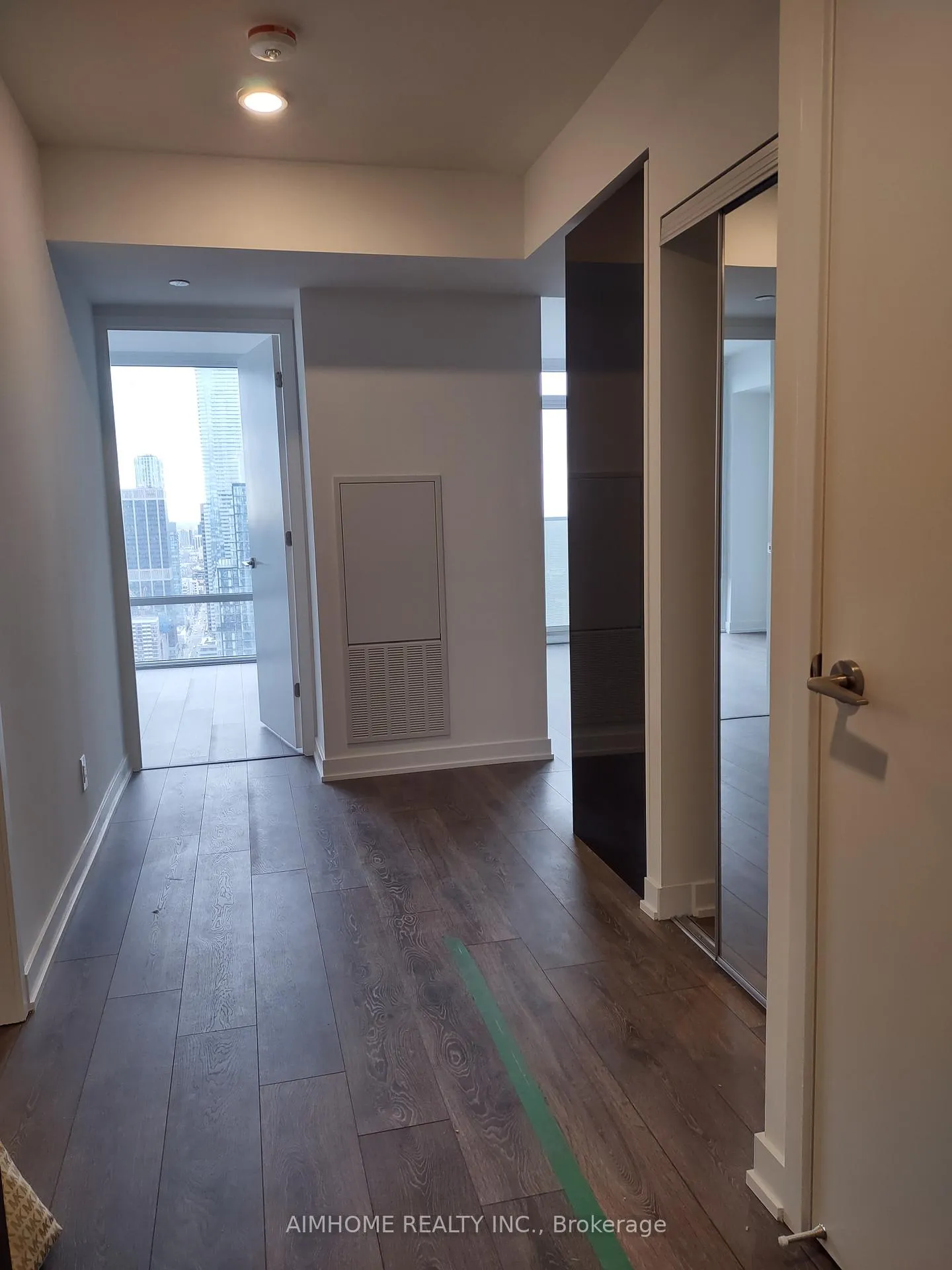 Photo 6 of 501 Yonge Street, Toronto, Church-Yonge Corridor — HOMEH