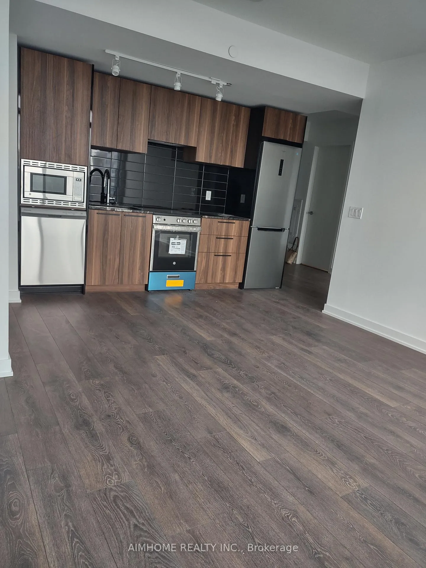 Photo 10 of 501 Yonge Street, Toronto, Church-Yonge Corridor — HOMEH