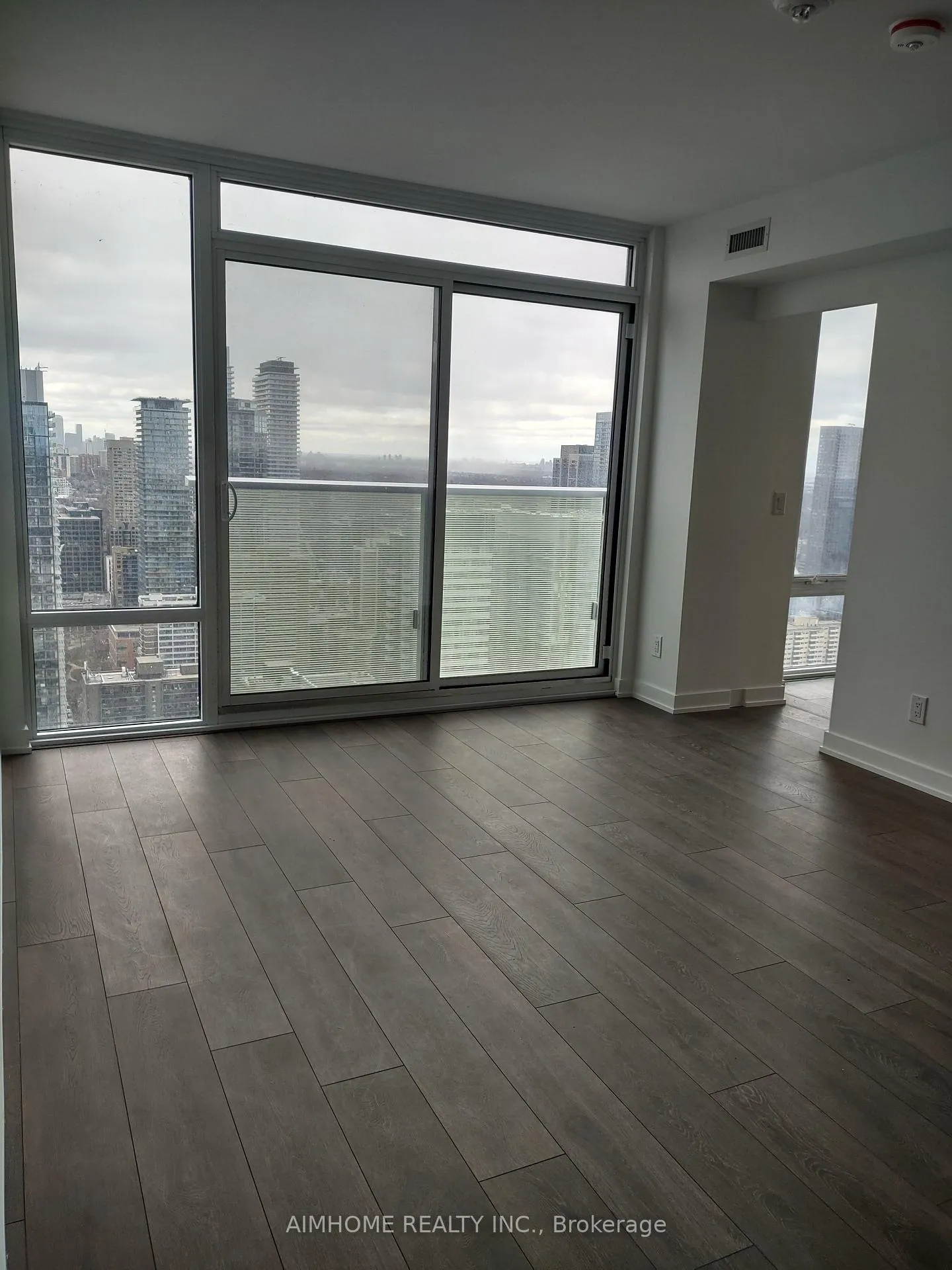 Photo 12 of 501 Yonge Street, Toronto, Church-Yonge Corridor — HOMEH