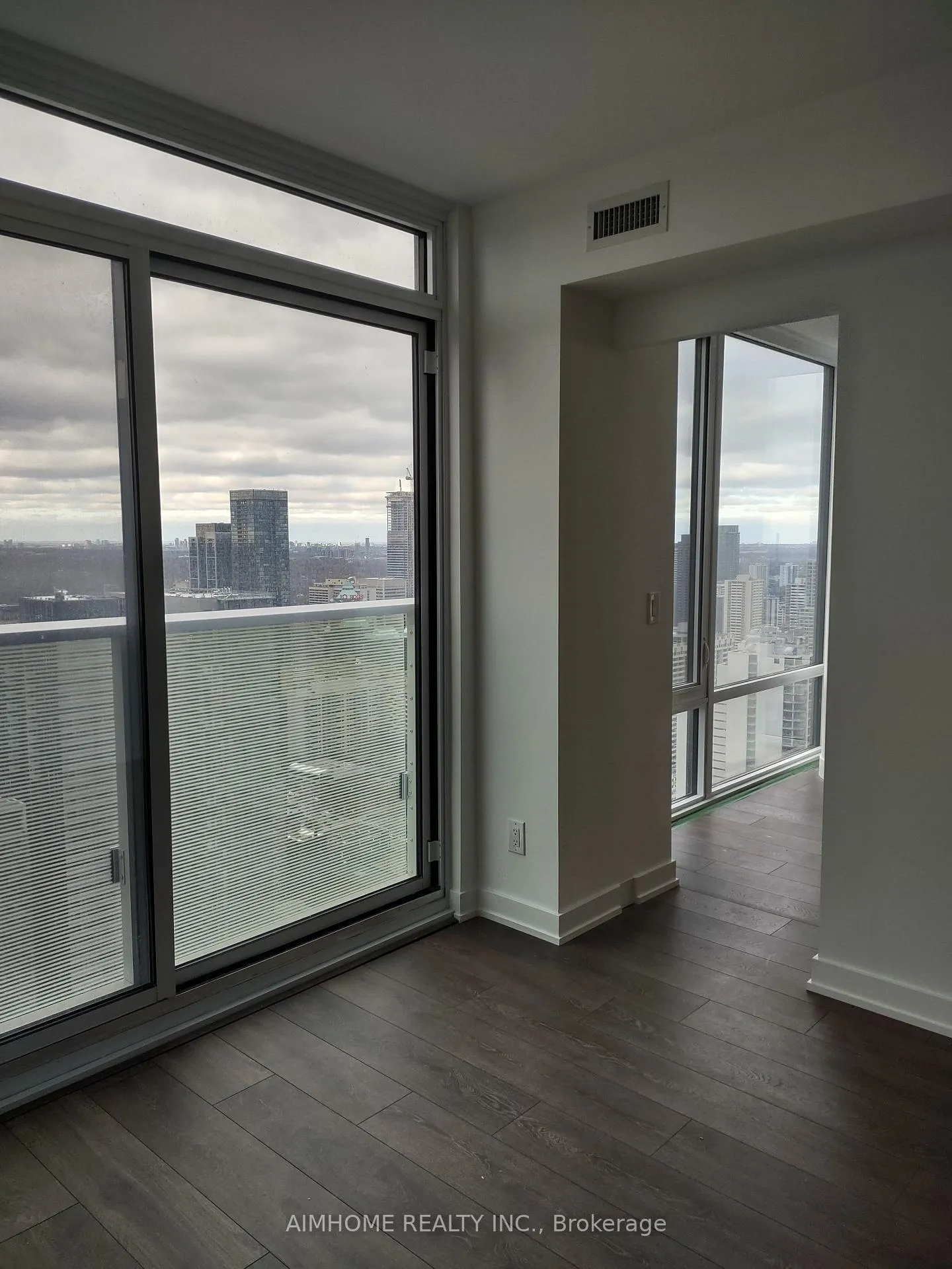 Photo 13 of 501 Yonge Street, Toronto, Church-Yonge Corridor — HOMEH
