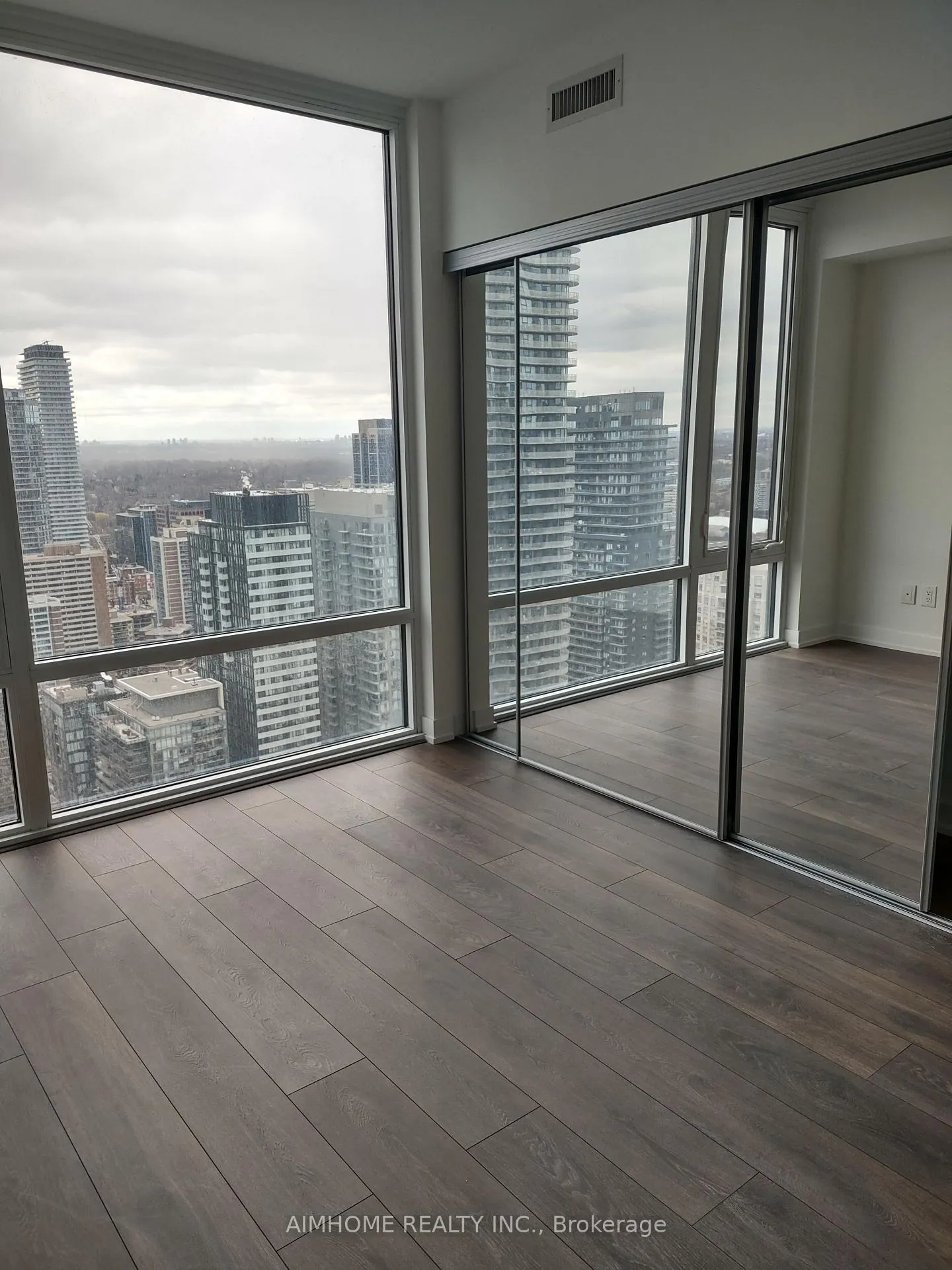 Photo 14 of 501 Yonge Street, Toronto, Church-Yonge Corridor — HOMEH