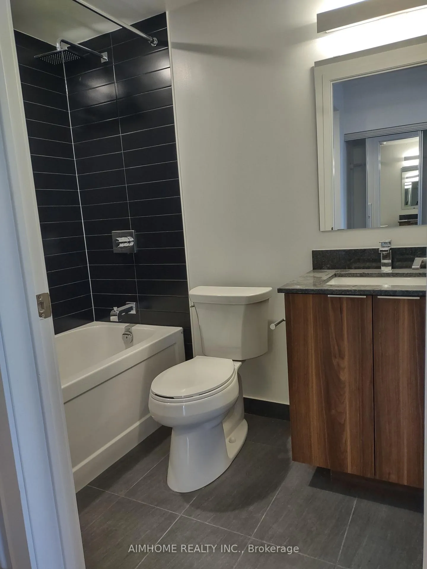 Photo 17 of 501 Yonge Street, Toronto, Church-Yonge Corridor — HOMEH
