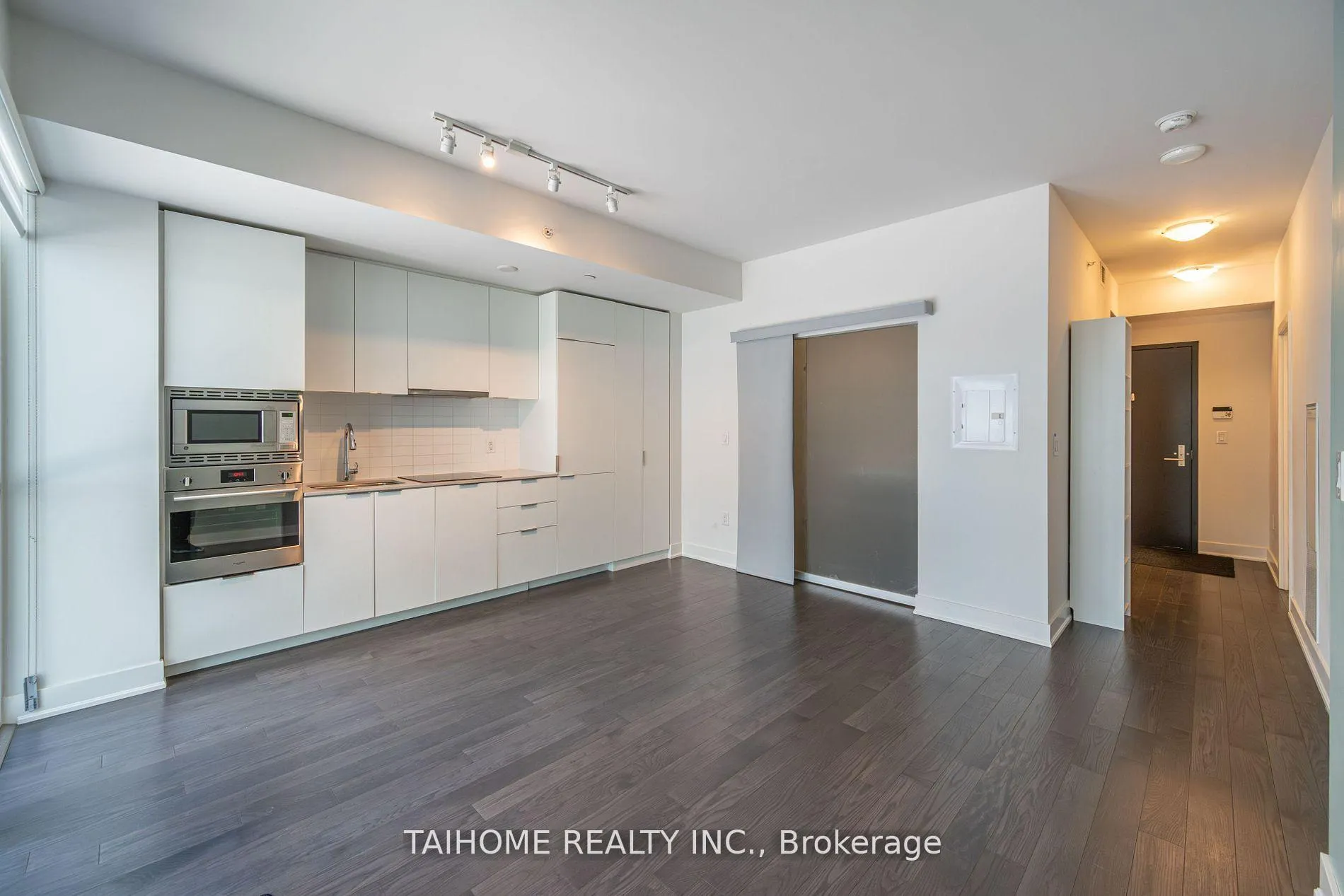 Photo 4 of Unit 307, 955 Bay Street, Toronto, Bay Street Corridor — HOMEH