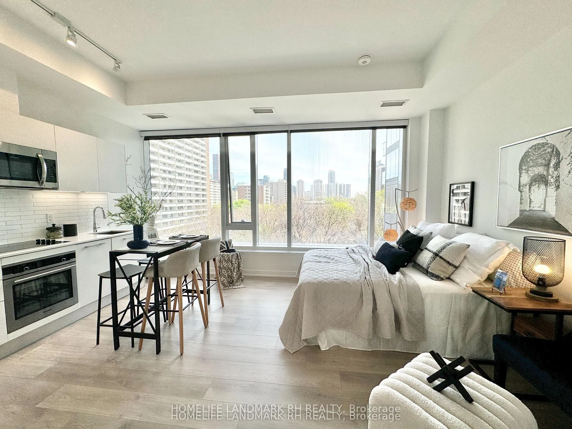 Photo 3 of Unit 610, 3 Gloucester Street, Toronto, Church-Yonge Corridor — HOMEH