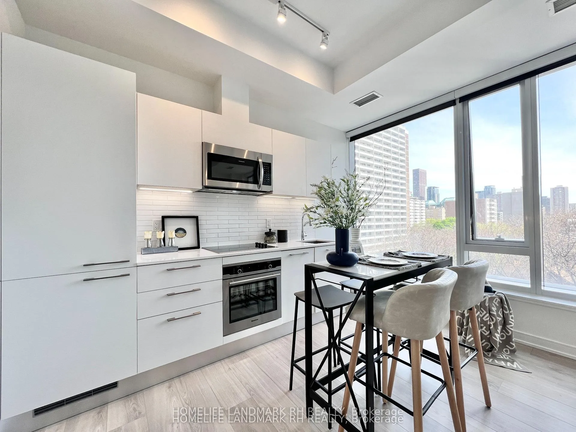 Photo 4 of Unit 610, 3 Gloucester Street, Toronto, Church-Yonge Corridor — HOMEH
