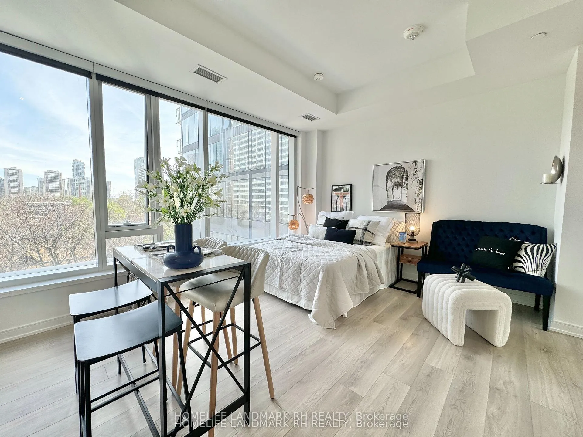 Photo 5 of Unit 610, 3 Gloucester Street, Toronto, Church-Yonge Corridor — HOMEH