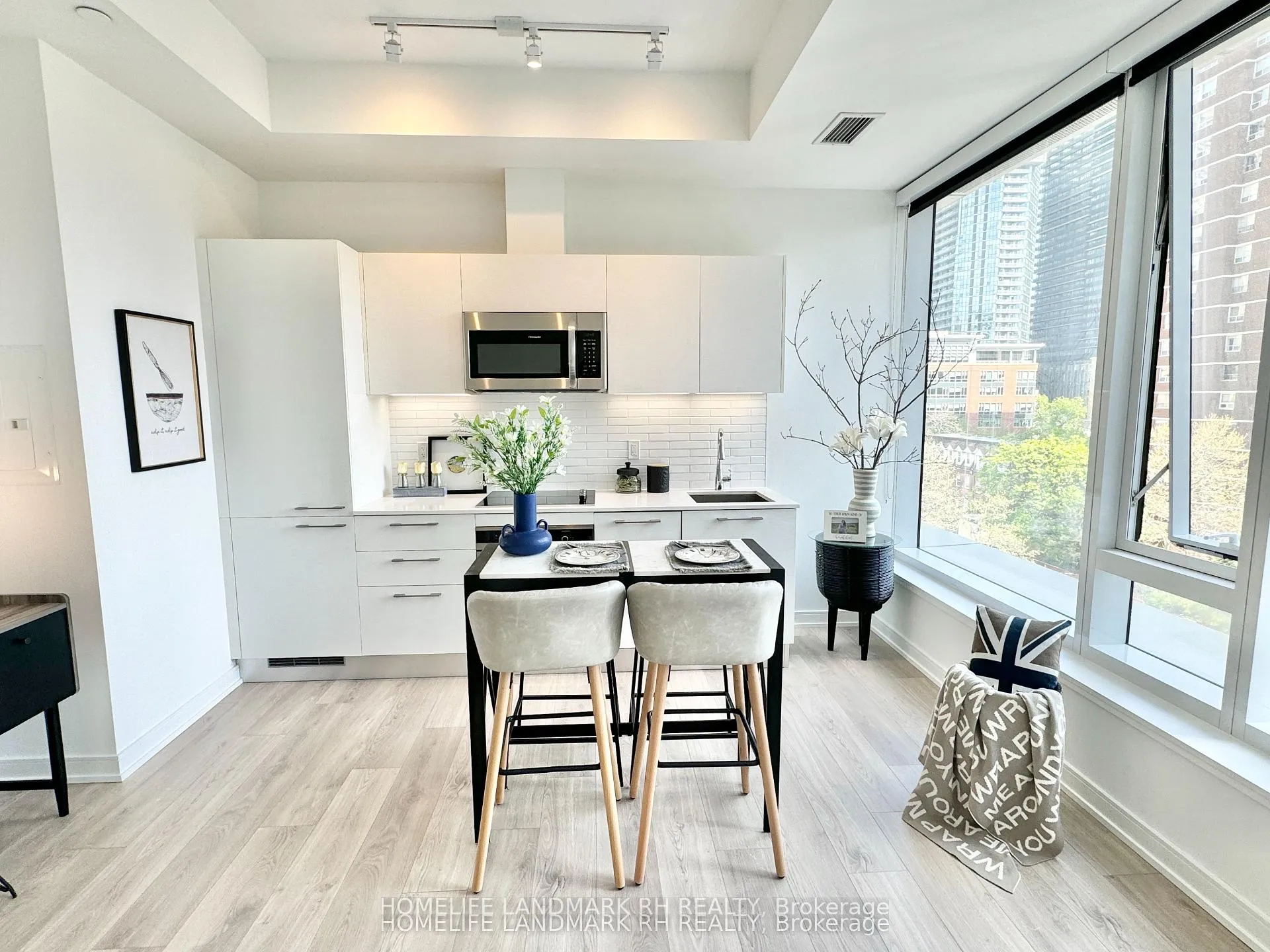 Photo 6 of Unit 610, 3 Gloucester Street, Toronto, Church-Yonge Corridor — HOMEH