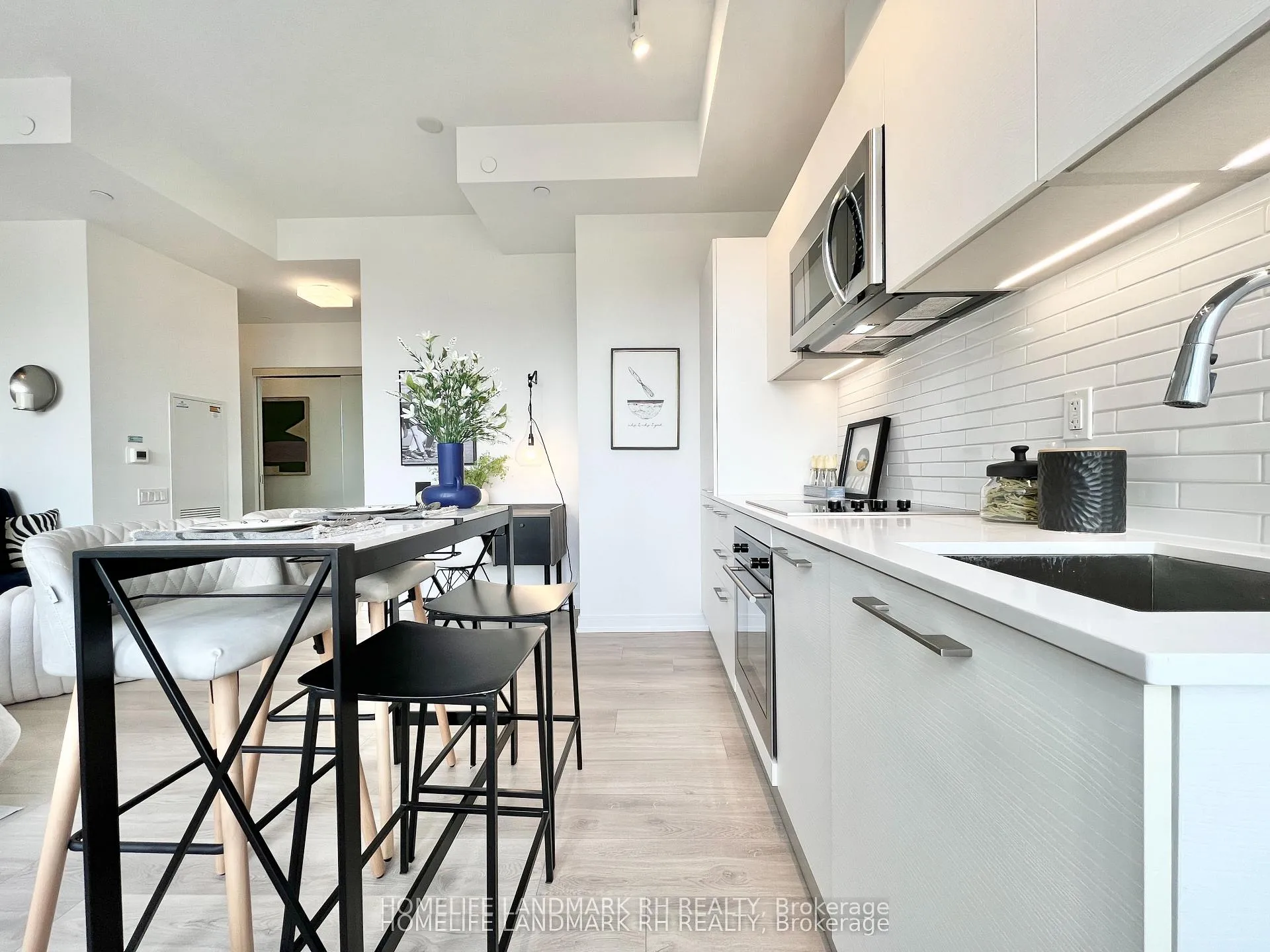 Photo 7 of Unit 610, 3 Gloucester Street, Toronto, Church-Yonge Corridor — HOMEH