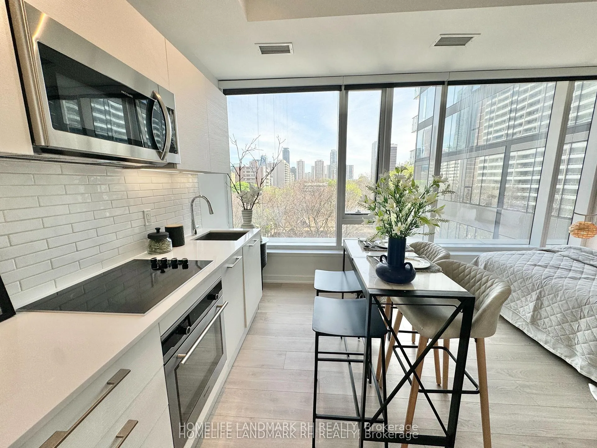 Photo 12 of Unit 610, 3 Gloucester Street, Toronto, Church-Yonge Corridor — HOMEH