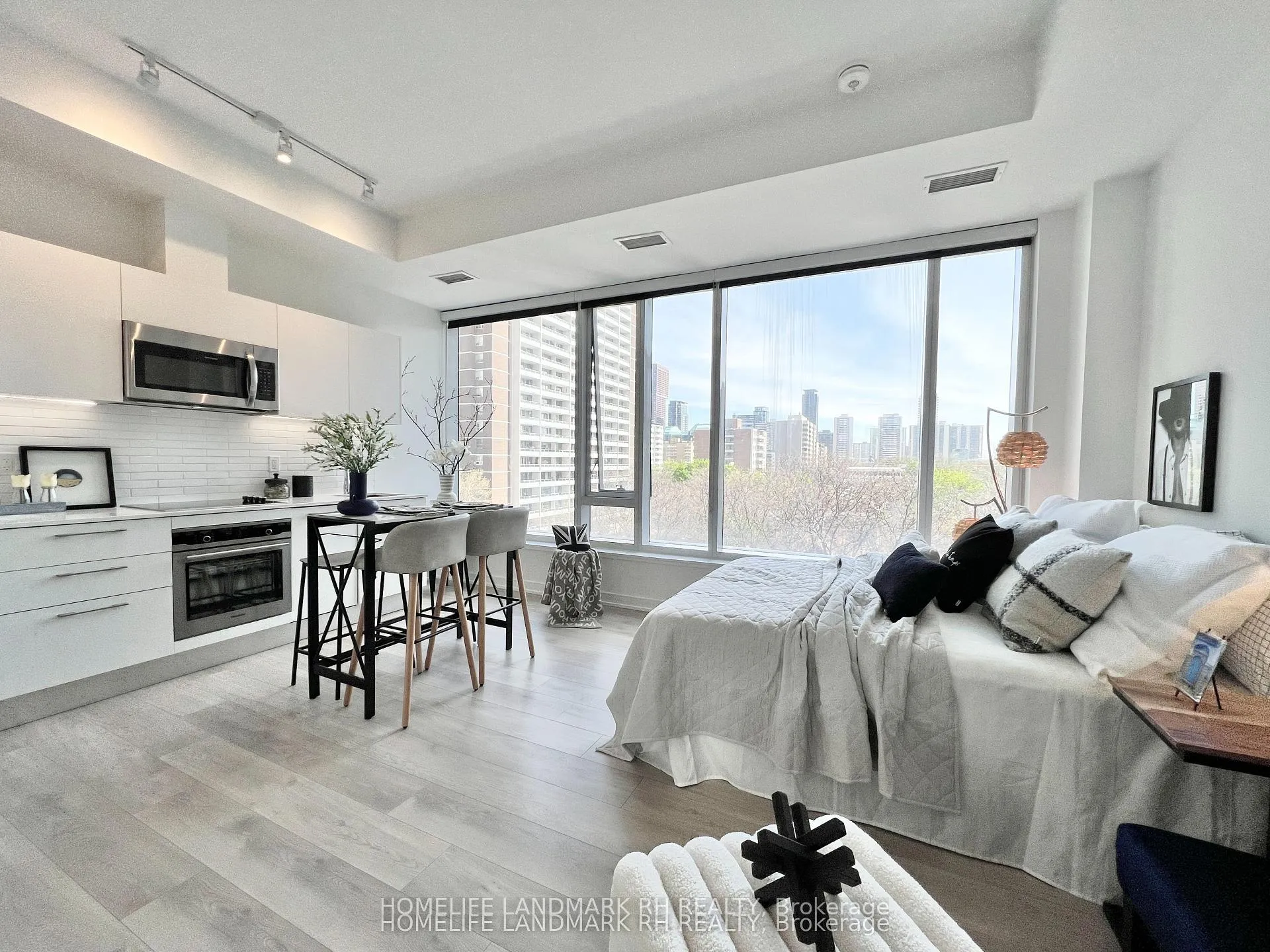 Photo 13 of Unit 610, 3 Gloucester Street, Toronto, Church-Yonge Corridor — HOMEH