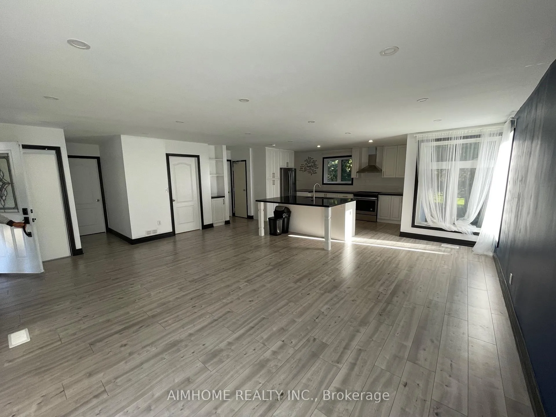 Photo 4 of Unit Upper, 11 Lauralynn Crescent, Scarborough, Agincourt South-Malvern West — HOMEH