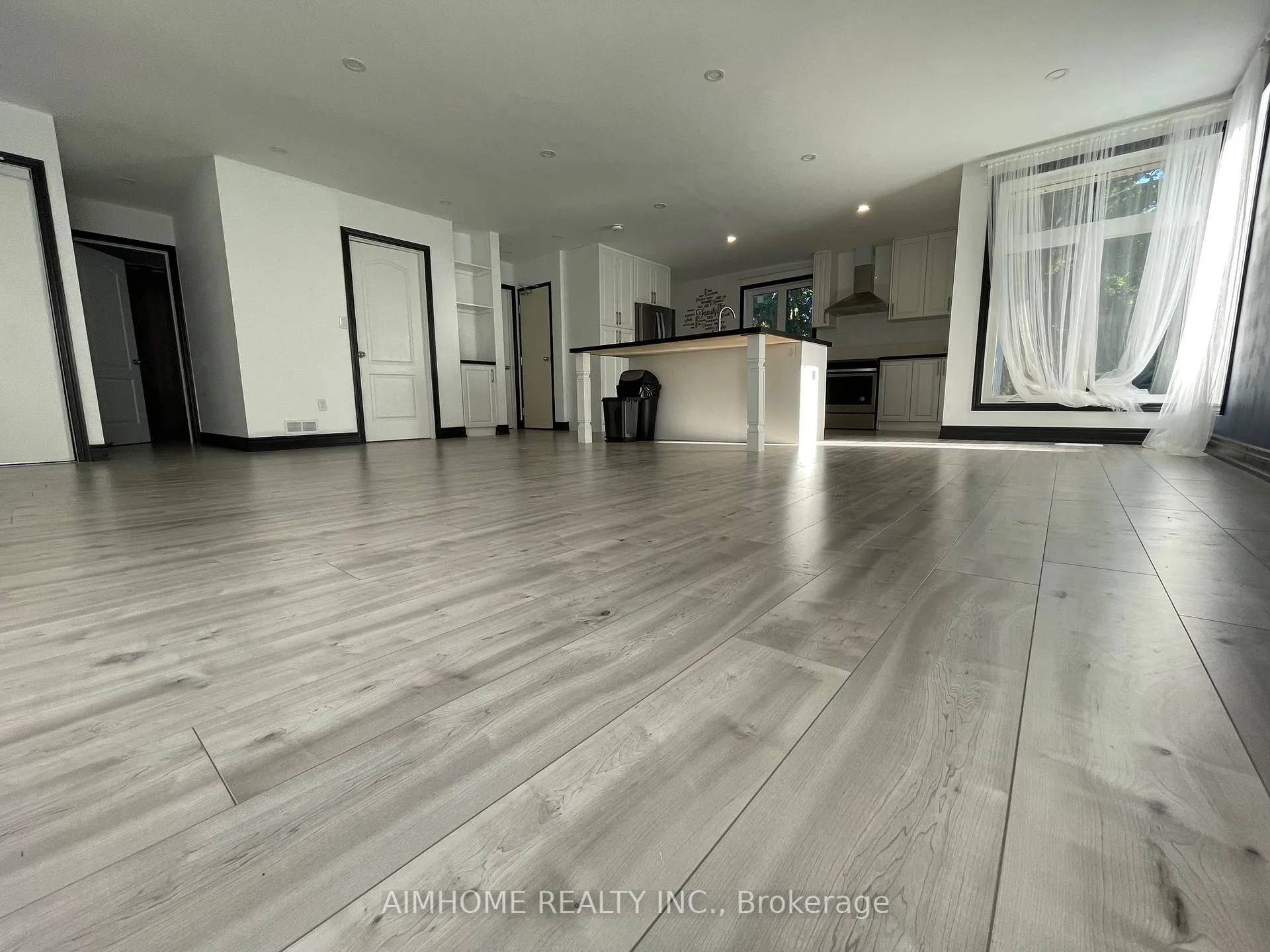 Photo 6 of Unit Upper, 11 Lauralynn Crescent, Scarborough, Agincourt South-Malvern West — HOMEH