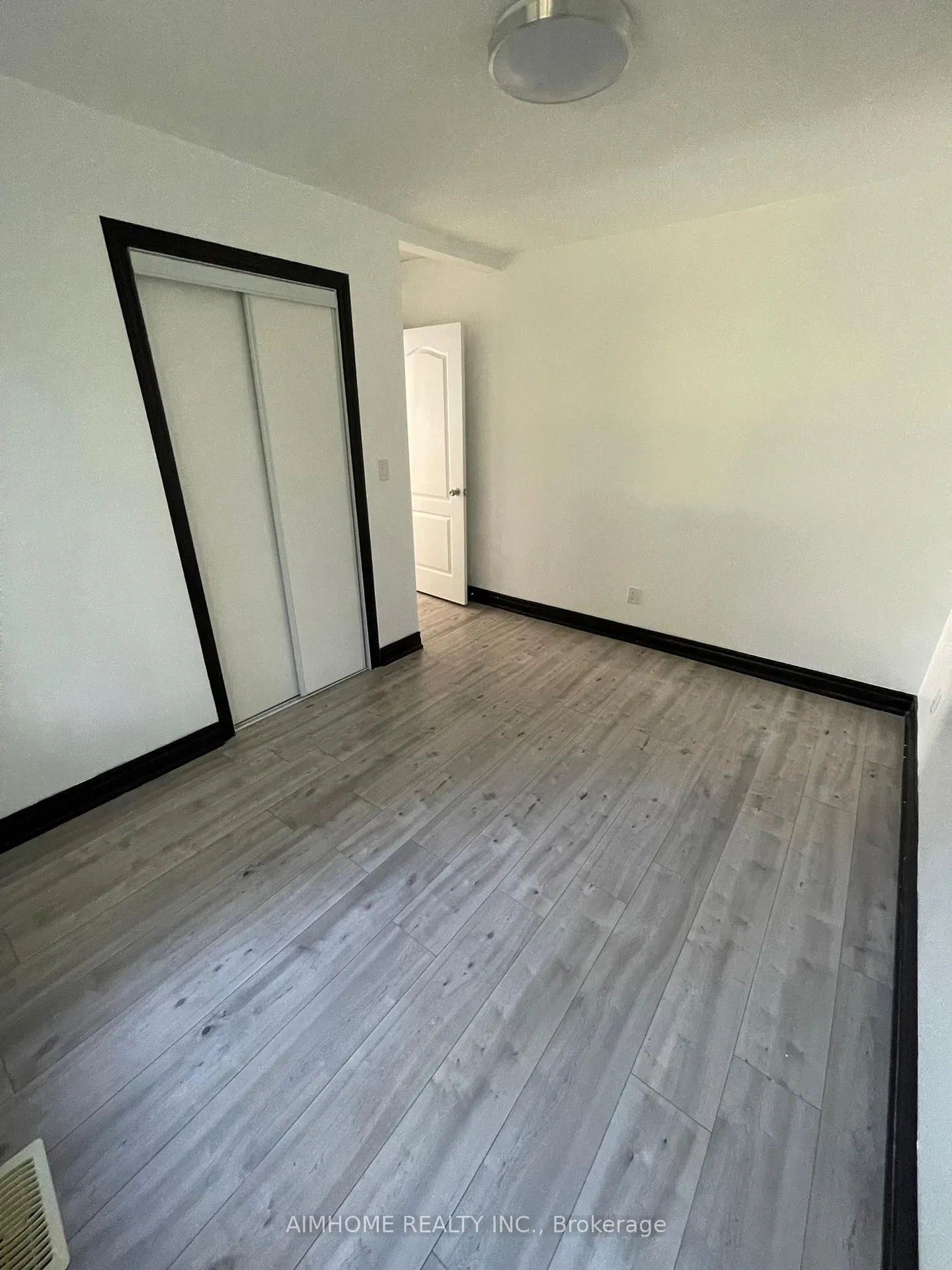 Photo 8 of Unit Upper, 11 Lauralynn Crescent, Scarborough, Agincourt South-Malvern West — HOMEH