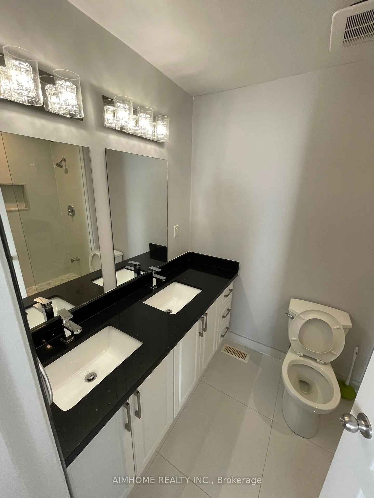 Photo 11 of Unit Upper, 11 Lauralynn Crescent, Scarborough, Agincourt South-Malvern West — HOMEH