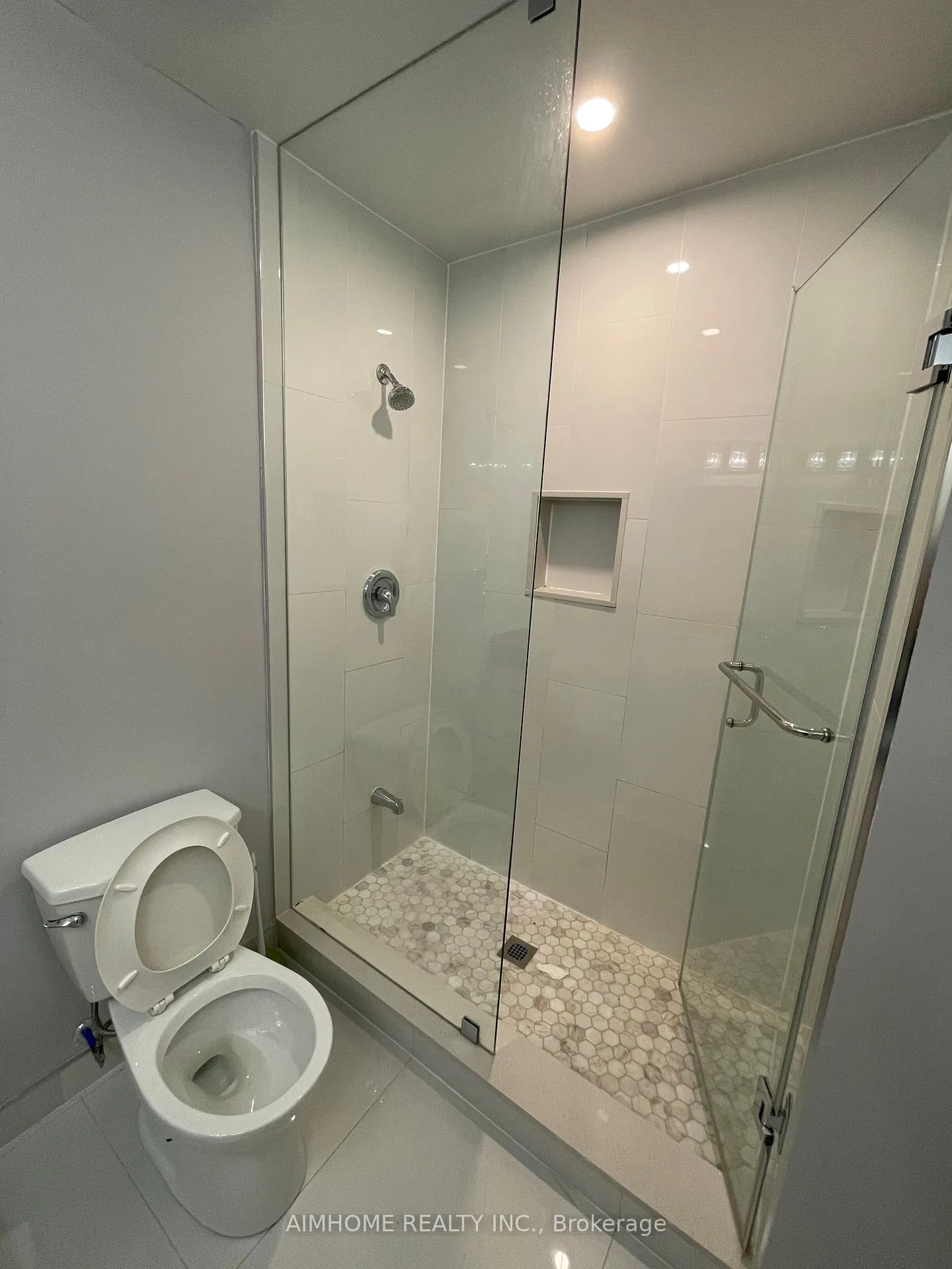 Photo 12 of Unit Upper, 11 Lauralynn Crescent, Scarborough, Agincourt South-Malvern West — HOMEH