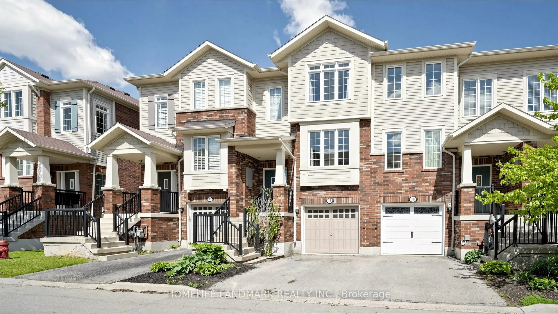 Photo 1 of 17 Hepworth Crescent, Hamilton, Ancaster — HOMEH