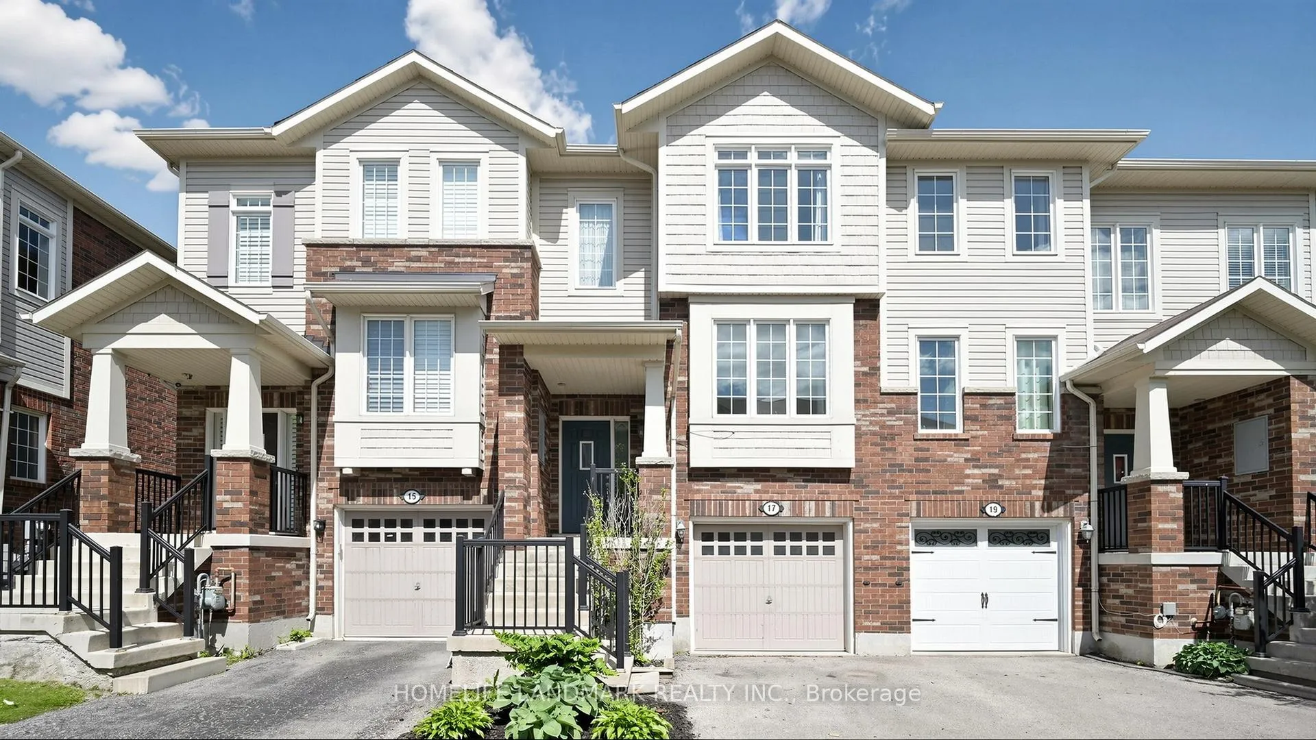 Photo 2 of 17 Hepworth Crescent, Hamilton, Ancaster — HOMEH