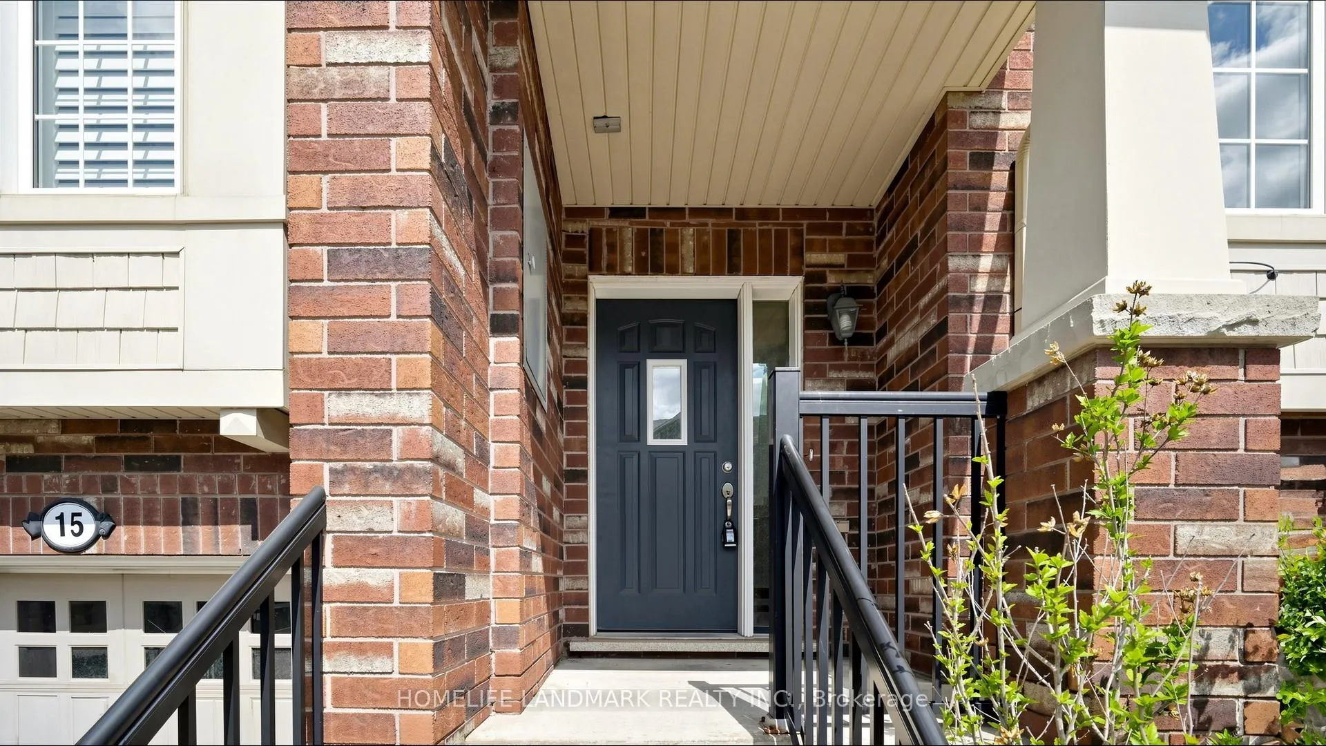 Photo 3 of 17 Hepworth Crescent, Hamilton, Ancaster — HOMEH