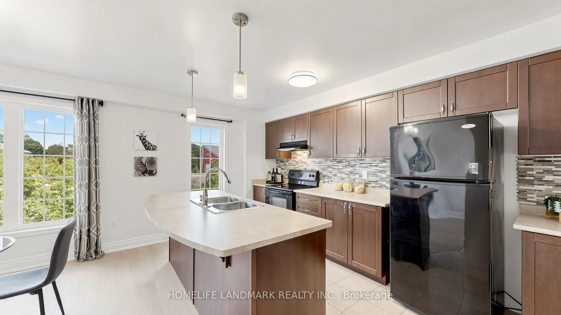 Photo 11 of 17 Hepworth Crescent, Hamilton, Ancaster — HOMEH