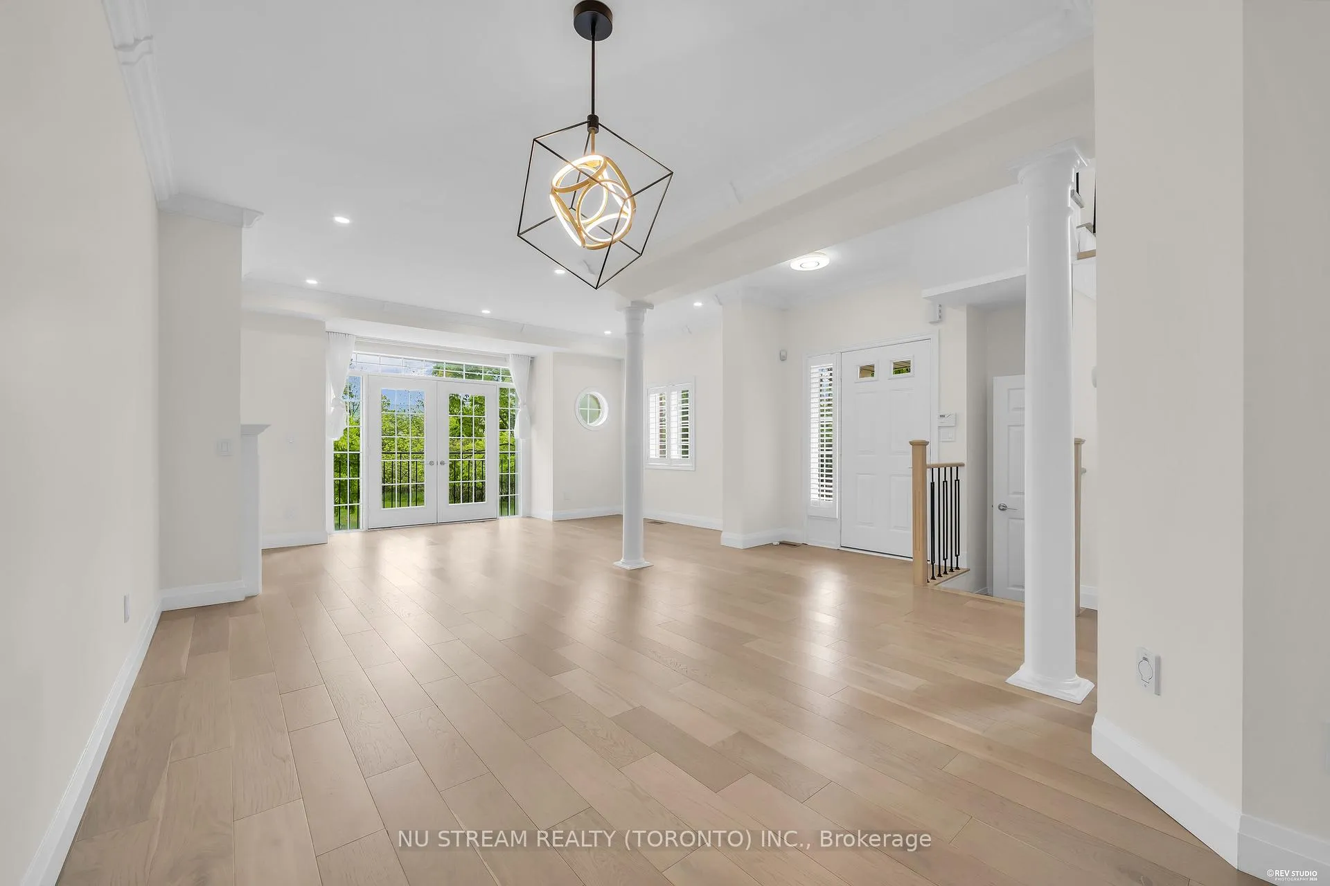 Photo 5 of 36 Crispin Court, Markham, Buttonville — HOMEH