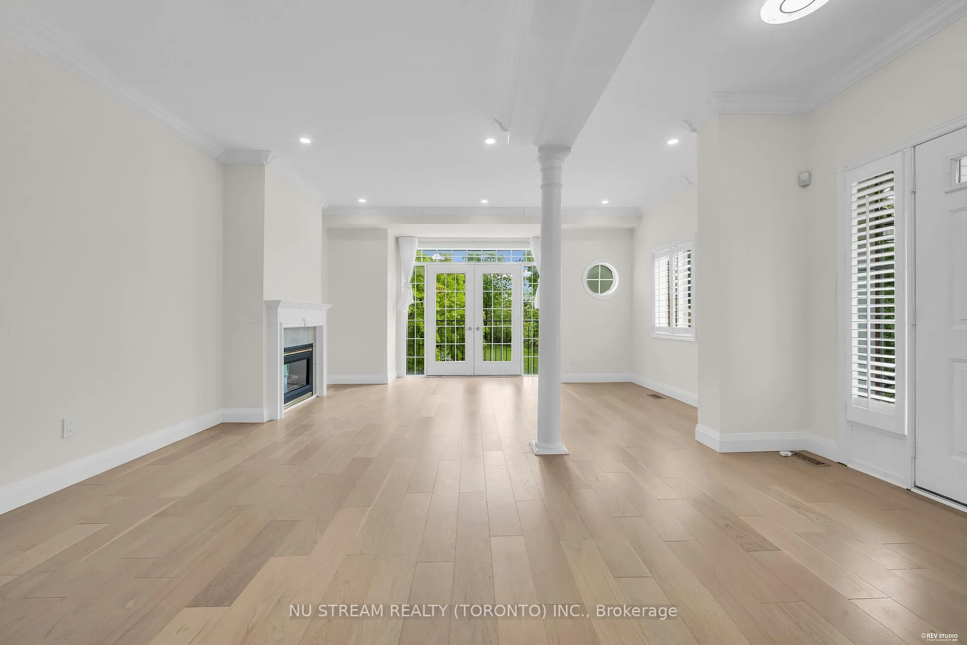 Photo 6 of 36 Crispin Court, Markham, Buttonville — HOMEH