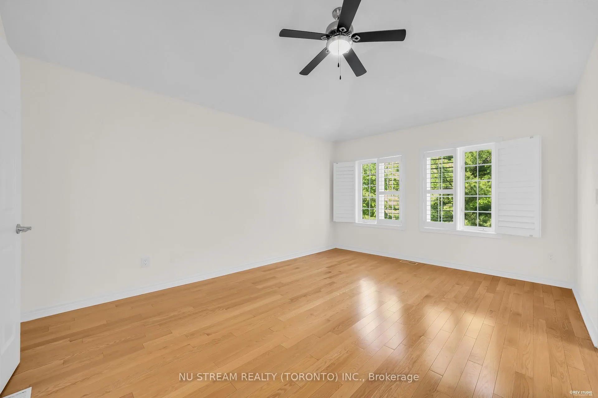 Photo 18 of 36 Crispin Court, Markham, Buttonville — HOMEH