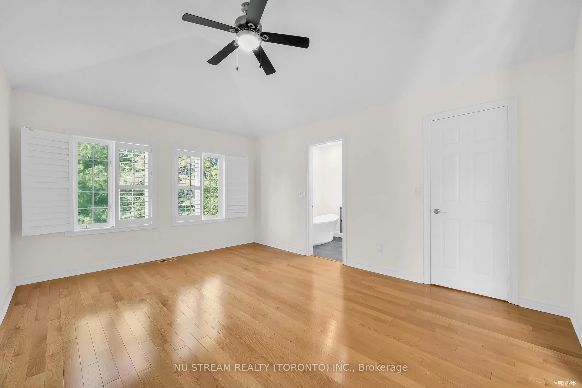 Photo 19 of 36 Crispin Court, Markham, Buttonville — HOMEH