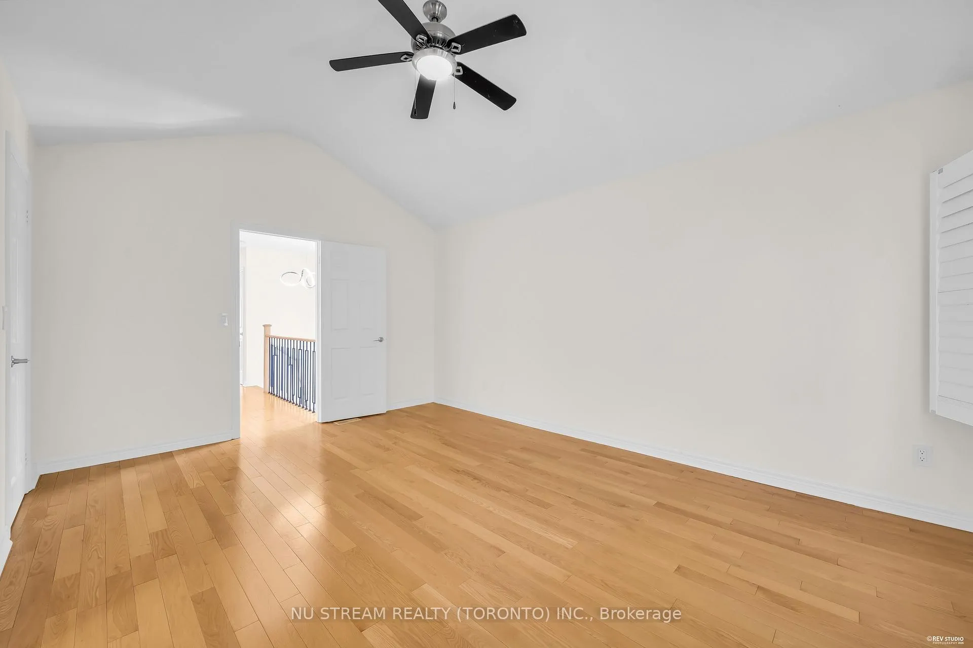 Photo 20 of 36 Crispin Court, Markham, Buttonville — HOMEH