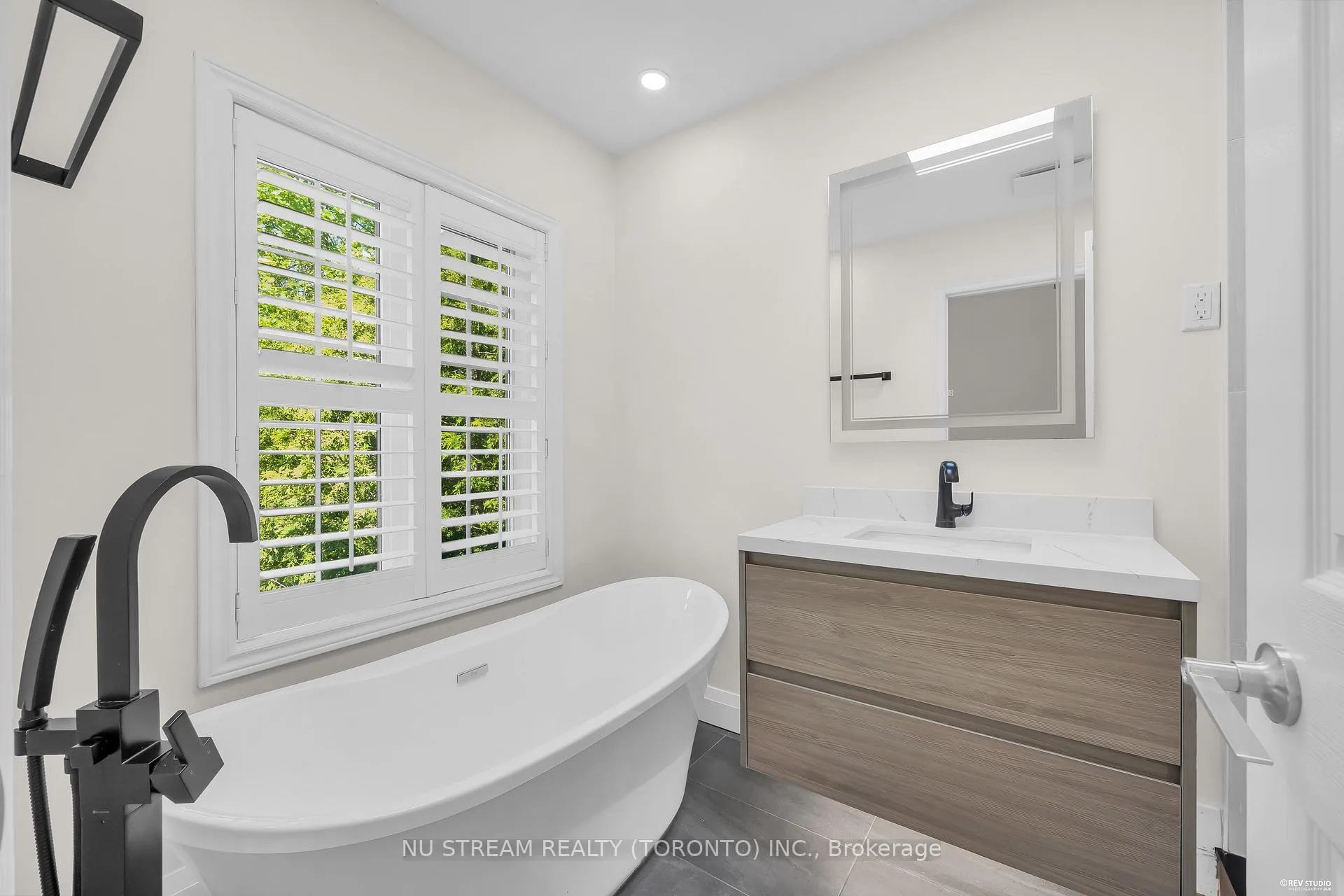 Photo 22 of 36 Crispin Court, Markham, Buttonville — HOMEH