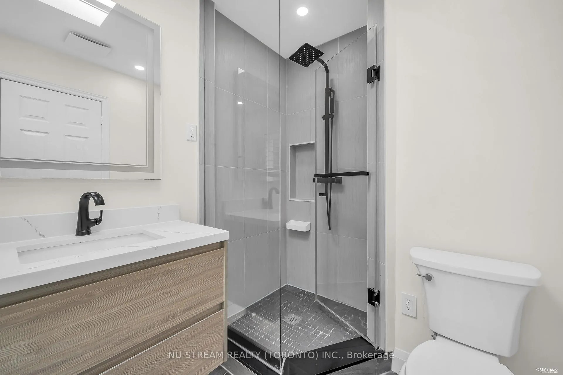 Photo 23 of 36 Crispin Court, Markham, Buttonville — HOMEH