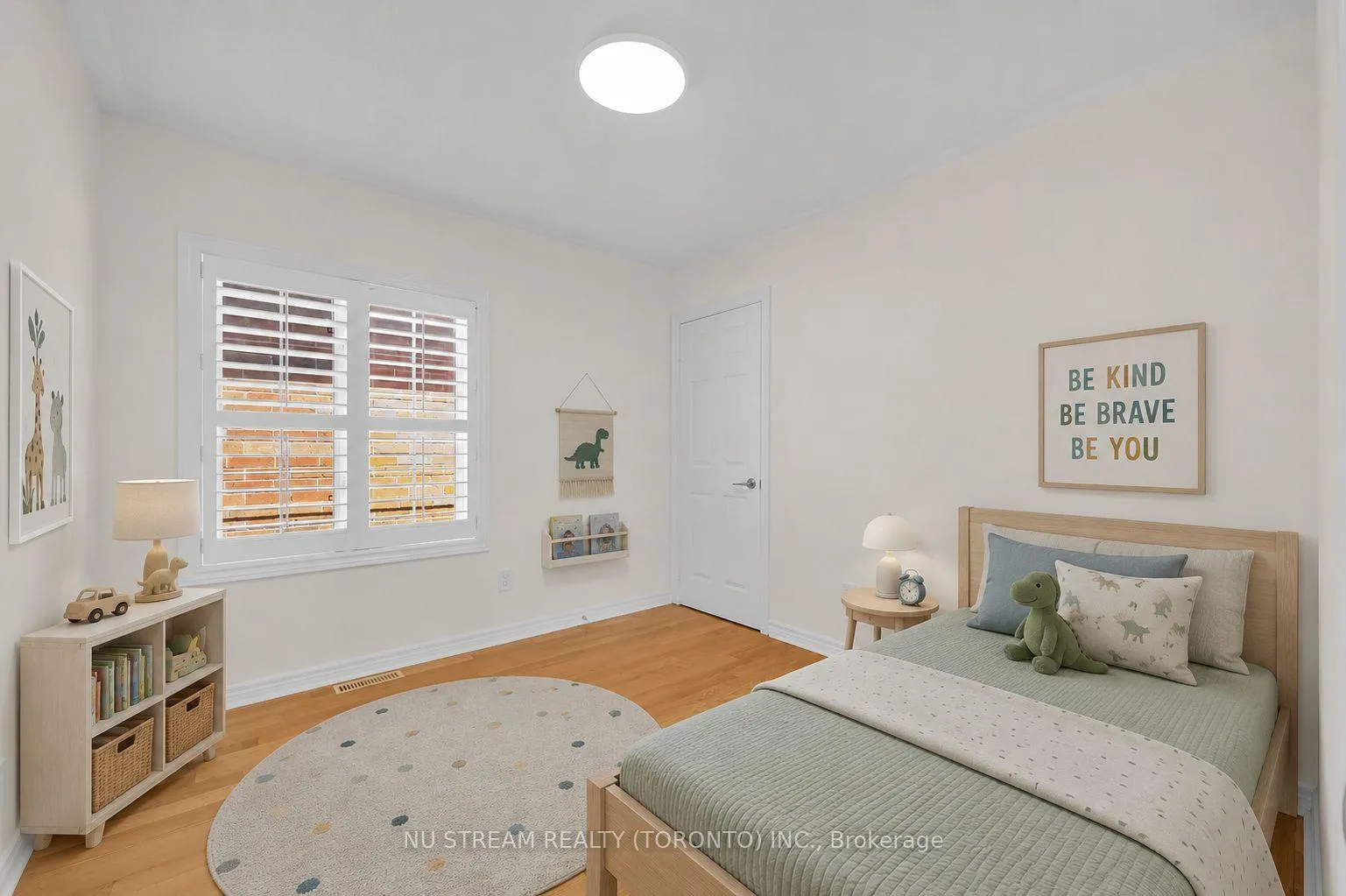 Photo 24 of 36 Crispin Court, Markham, Buttonville — HOMEH