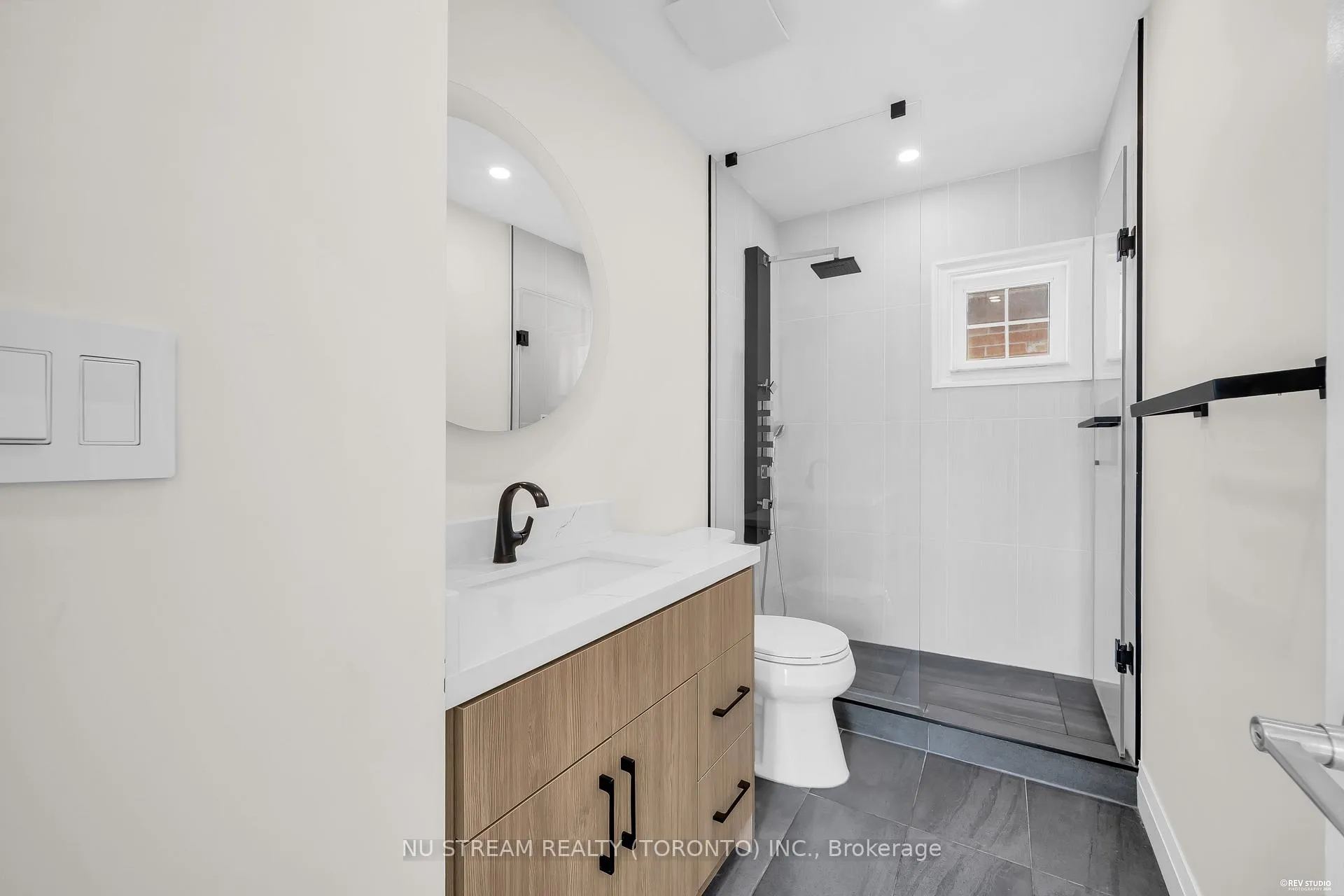 Photo 30 of 36 Crispin Court, Markham, Buttonville — HOMEH