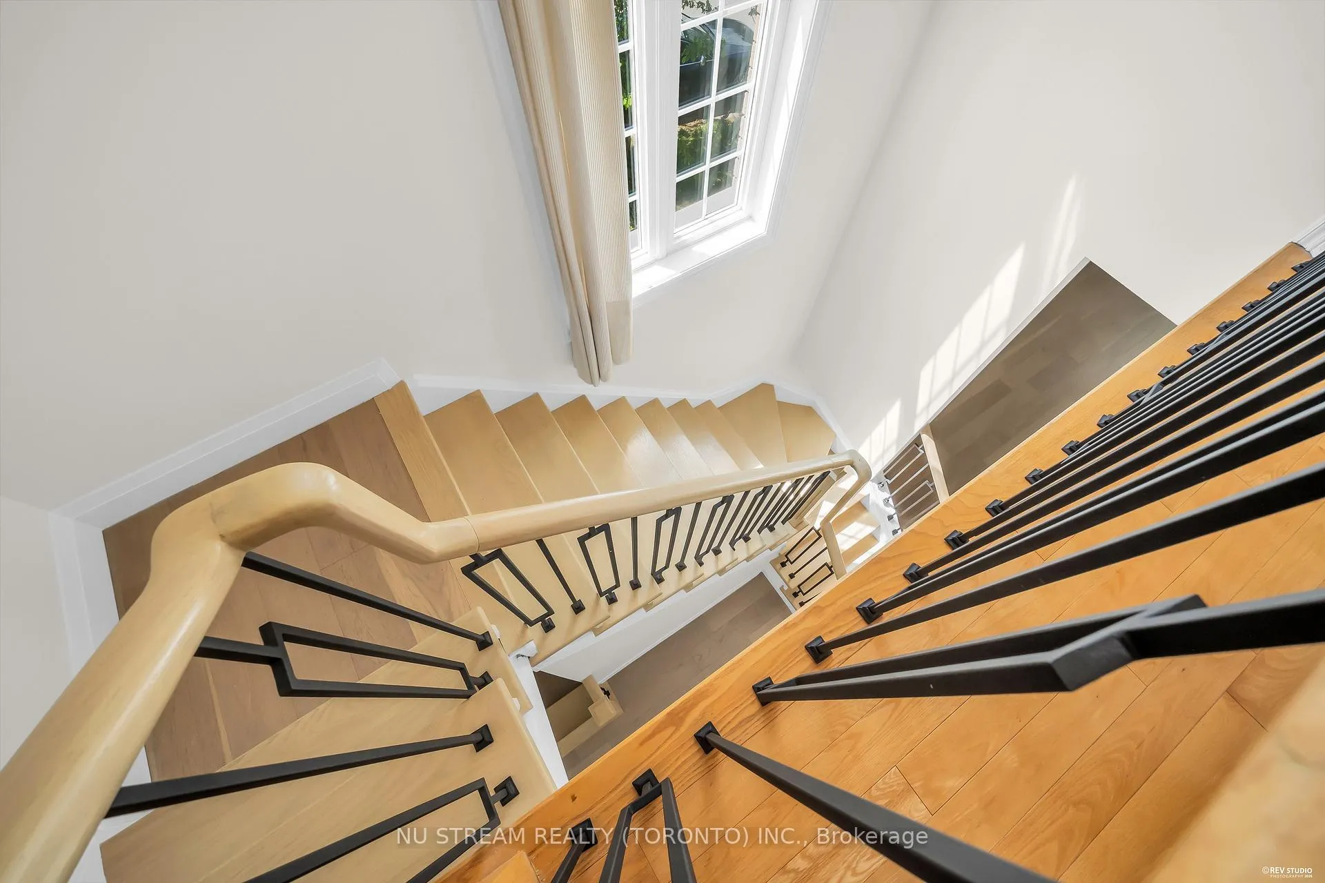 Photo 32 of 36 Crispin Court, Markham, Buttonville — HOMEH