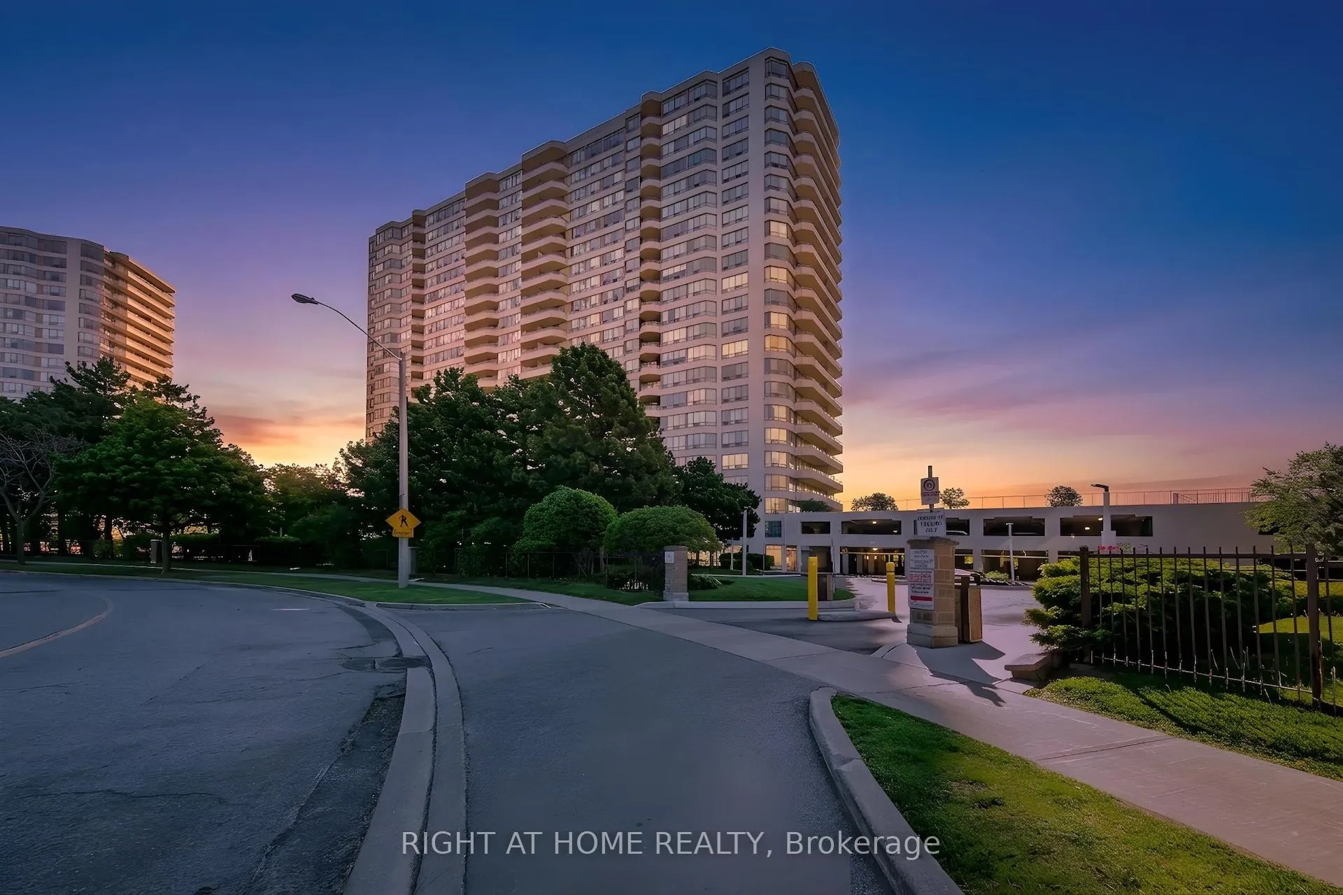 Photo 1 of Unit 2027, 3 Greystone Walk Drive, Scarborough, Kennedy Park — HOMEH