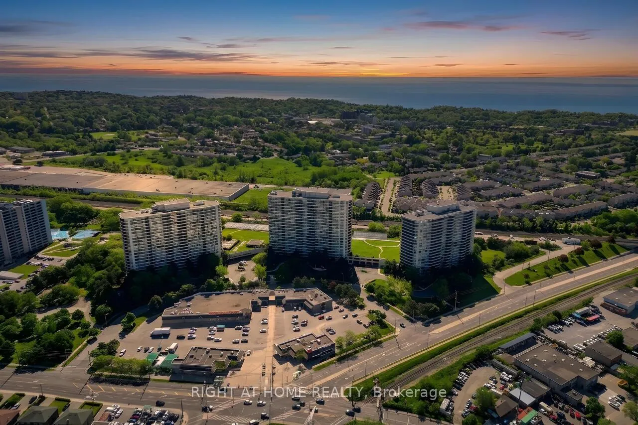 Photo 2 of Unit 2027, 3 Greystone Walk Drive, Scarborough, Kennedy Park — HOMEH