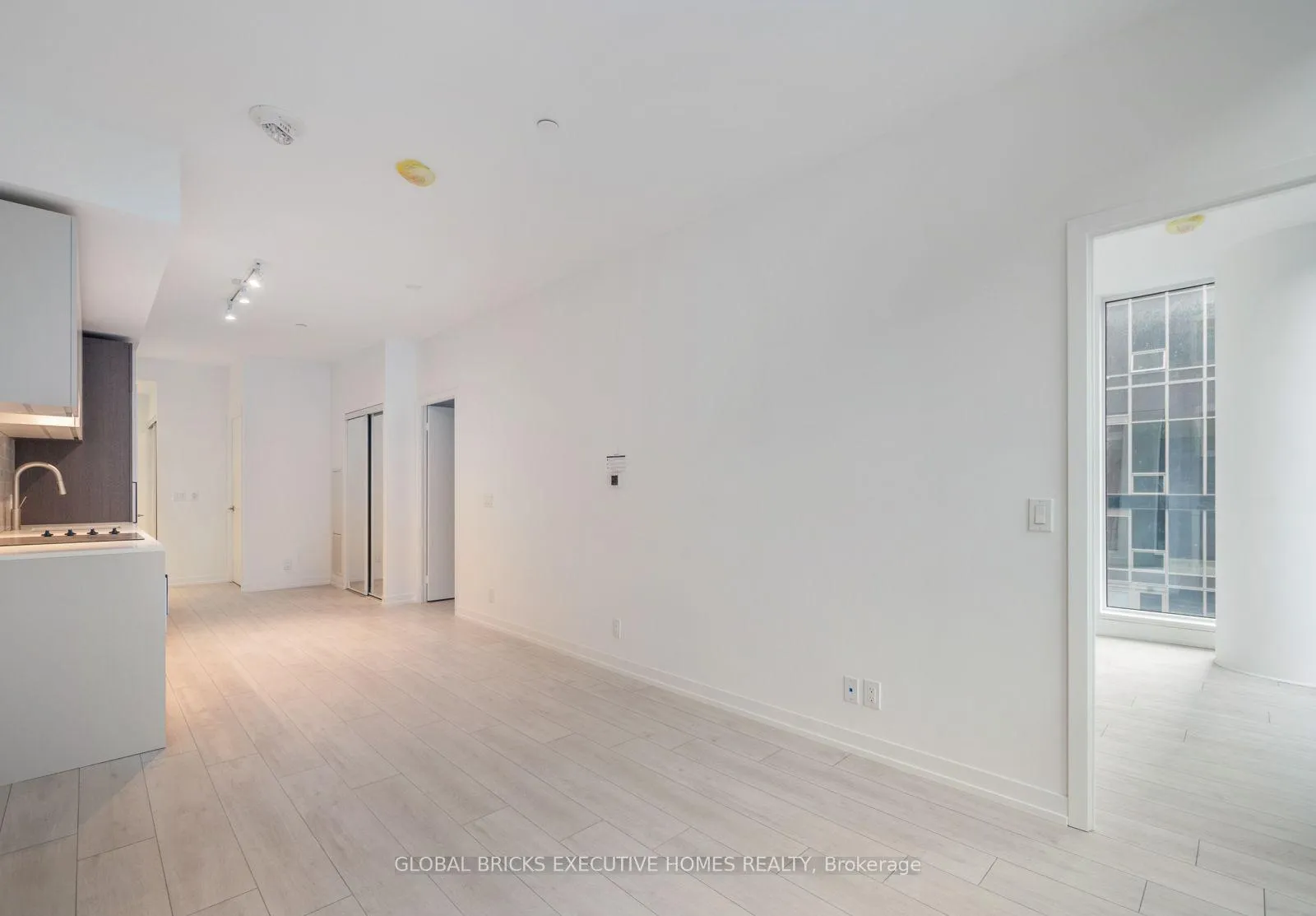 Photo 9 of Unit 1011, 55 Mercer Street, Toronto, Waterfront Communities — HOMEH