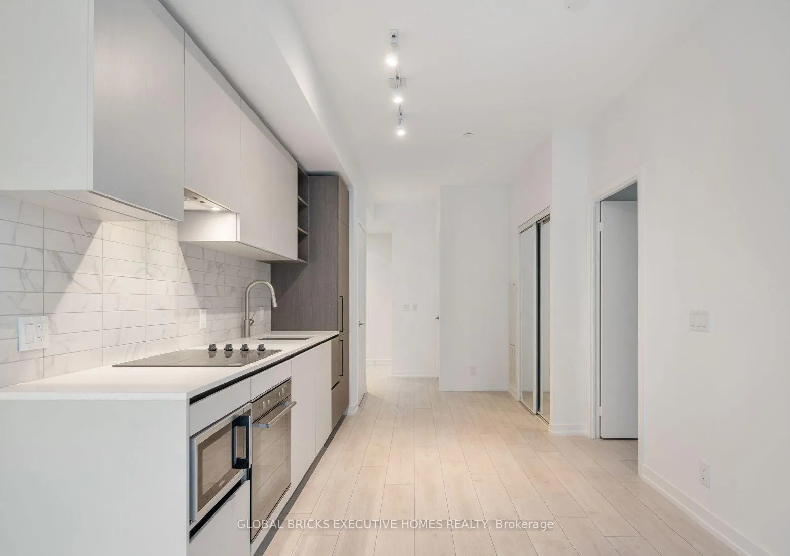 Photo 10 of Unit 1011, 55 Mercer Street, Toronto, Waterfront Communities — HOMEH