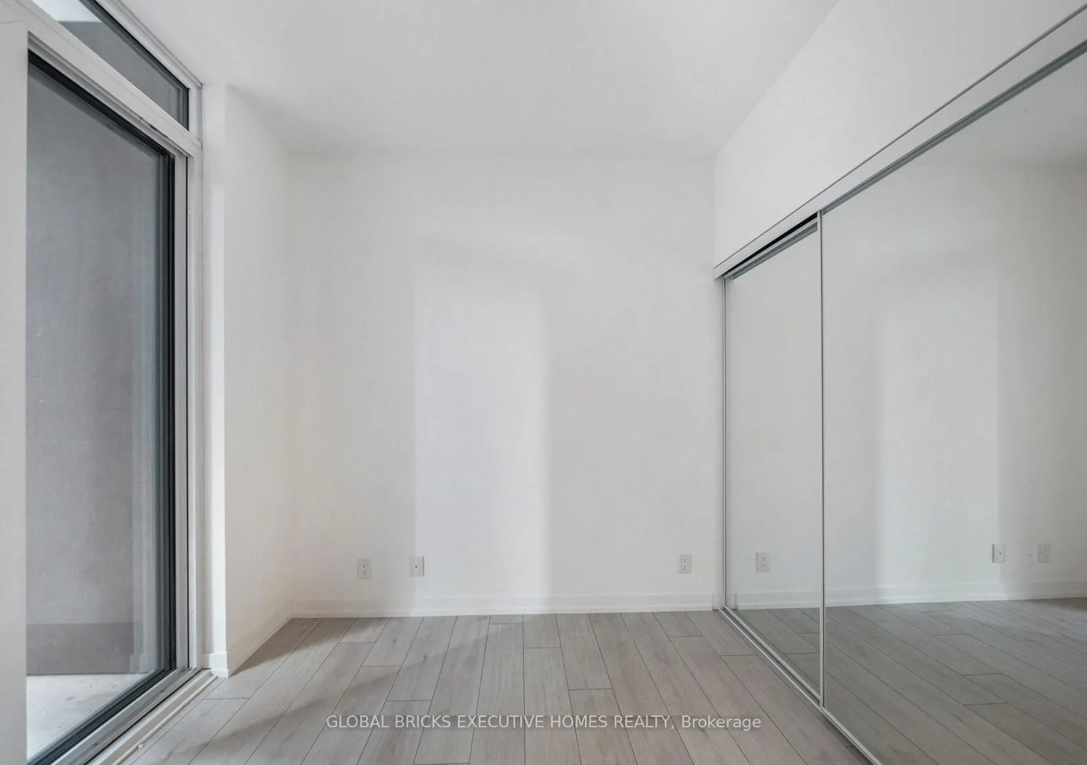 Photo 13 of Unit 1011, 55 Mercer Street, Toronto, Waterfront Communities — HOMEH