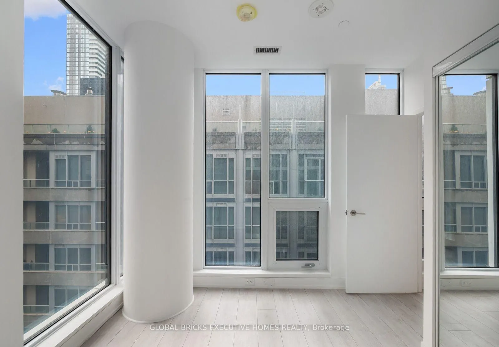 Photo 14 of Unit 1011, 55 Mercer Street, Toronto, Waterfront Communities — HOMEH