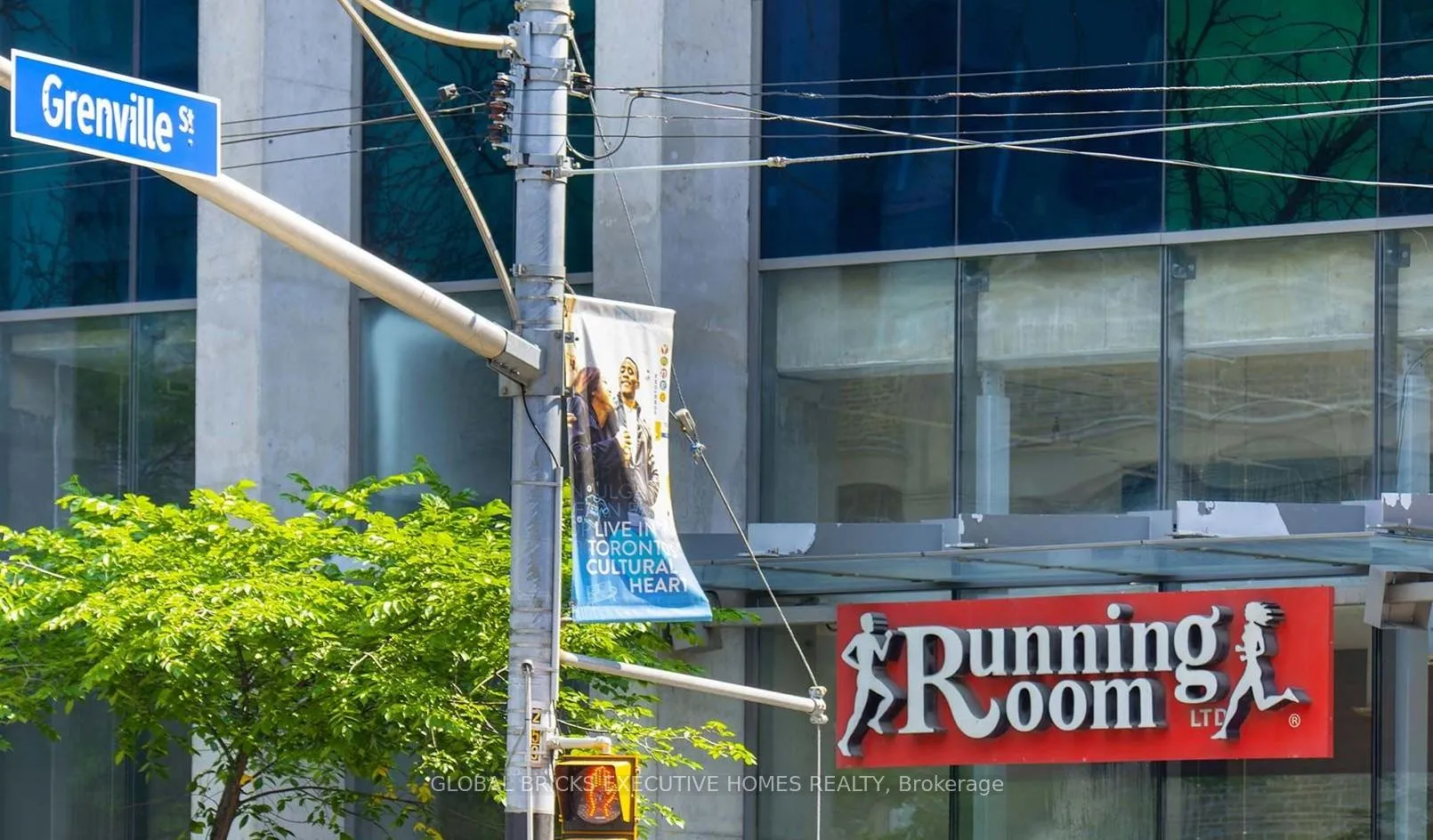 Photo 2 of Unit 501, 832 Bay Street, Toronto, Bay Street Corridor — HOMEH
