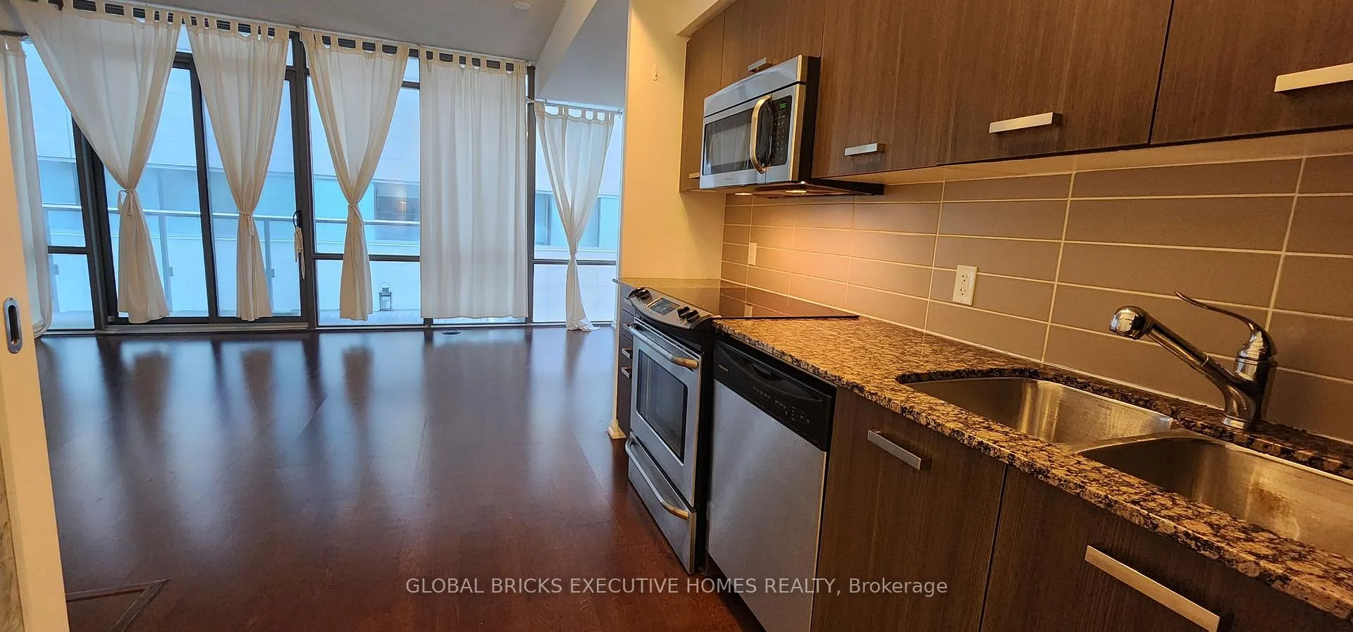 Photo 15 of Unit 501, 832 Bay Street, Toronto, Bay Street Corridor — HOMEH