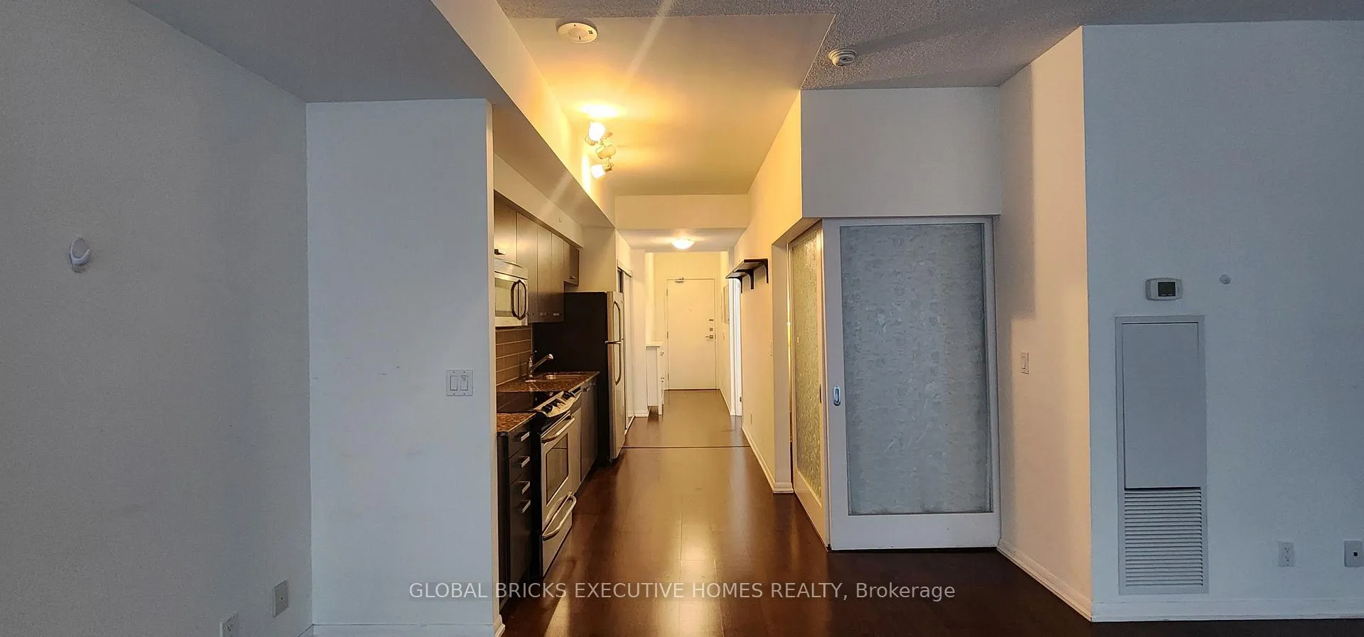 Photo 17 of Unit 501, 832 Bay Street, Toronto, Bay Street Corridor — HOMEH