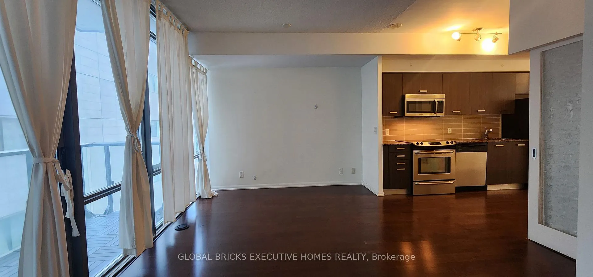 Photo 18 of Unit 501, 832 Bay Street, Toronto, Bay Street Corridor — HOMEH