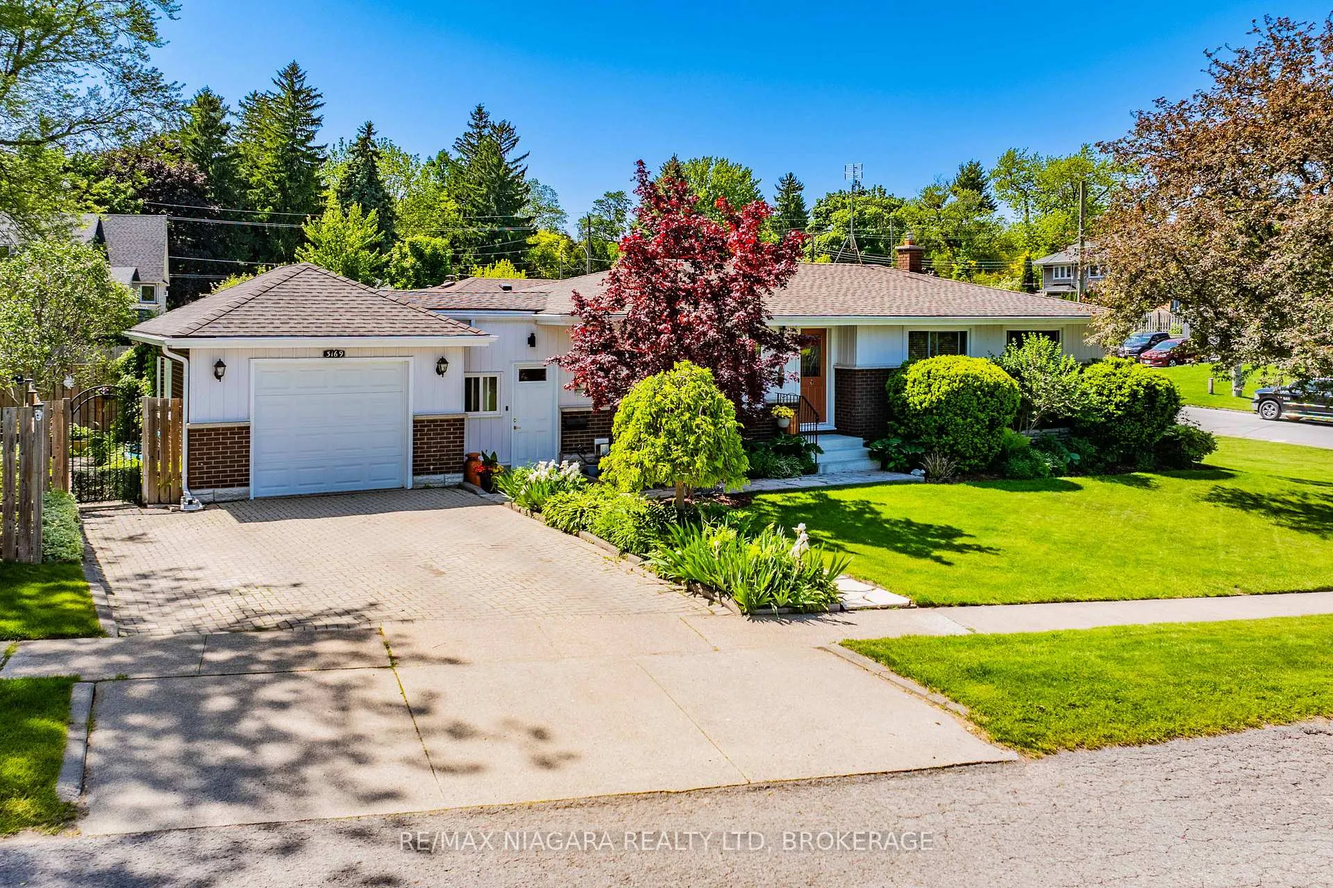 Photo 2 of 3169 Frances Avenue, Niagara Falls, Church's Lane — HOMEH