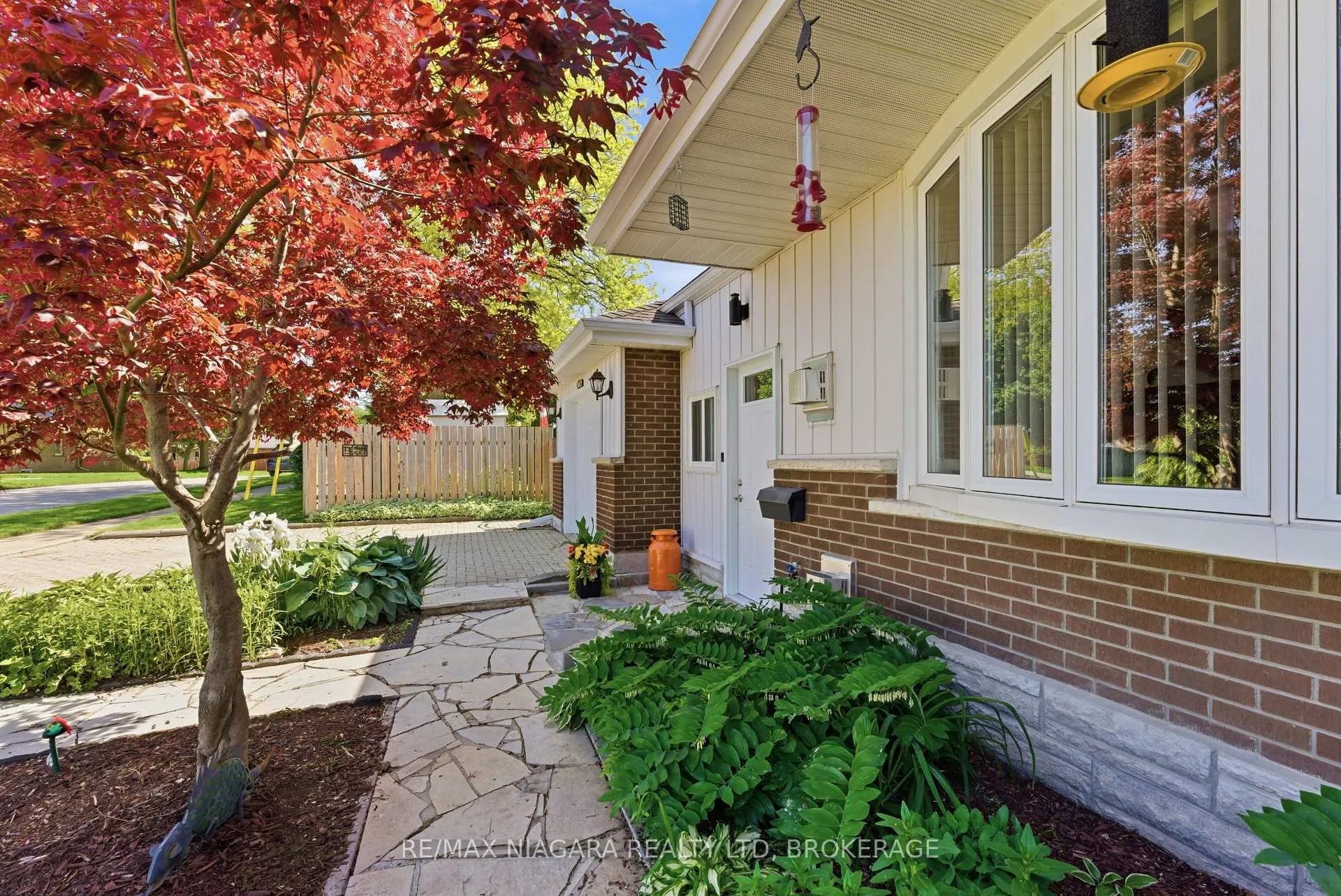 Photo 3 of 3169 Frances Avenue, Niagara Falls, Church's Lane — HOMEH