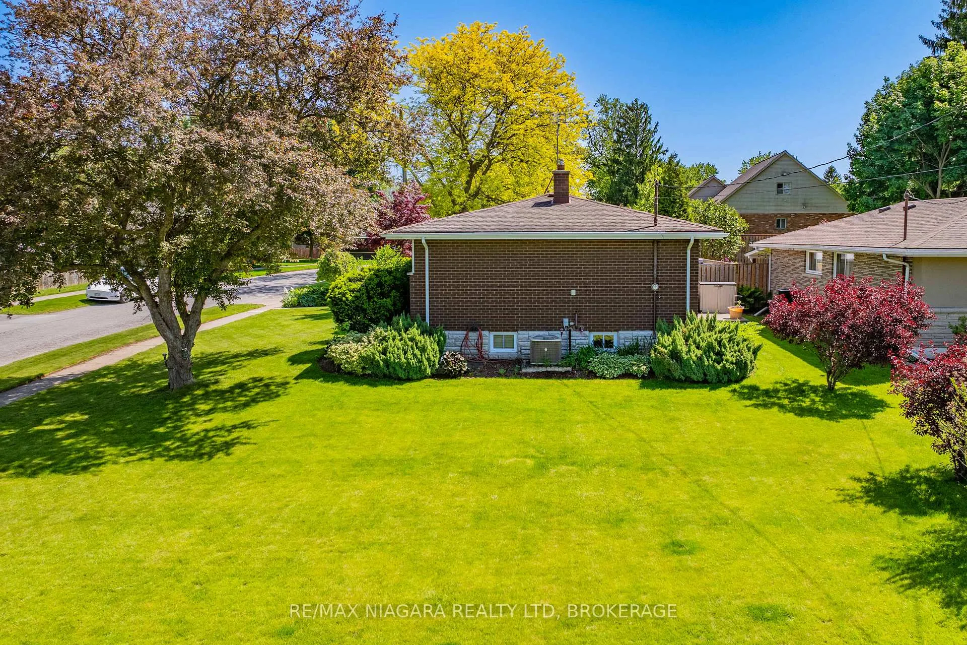 Photo 4 of 3169 Frances Avenue, Niagara Falls, Church's Lane — HOMEH