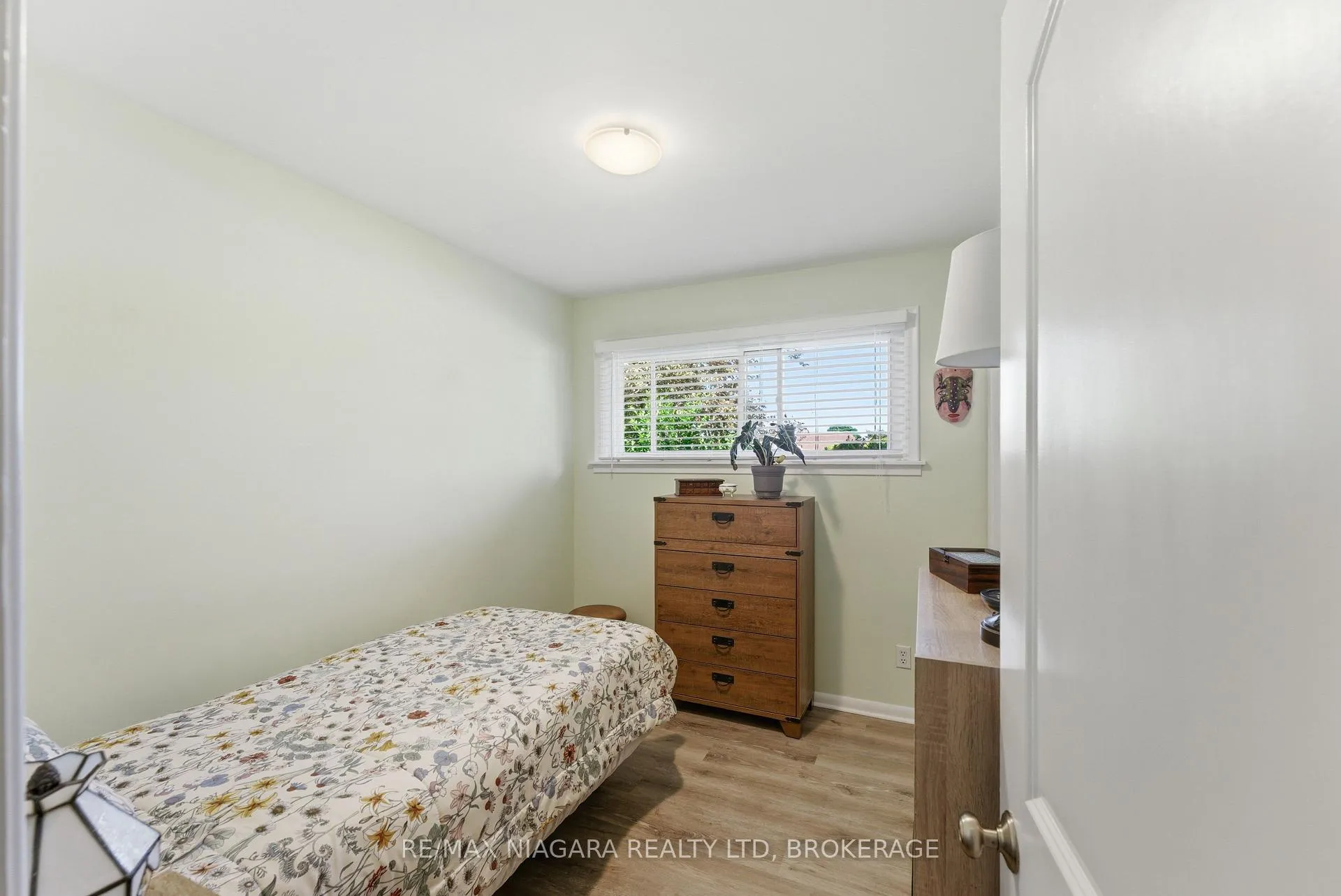 Photo 7 of 3169 Frances Avenue, Niagara Falls, Church's Lane — HOMEH