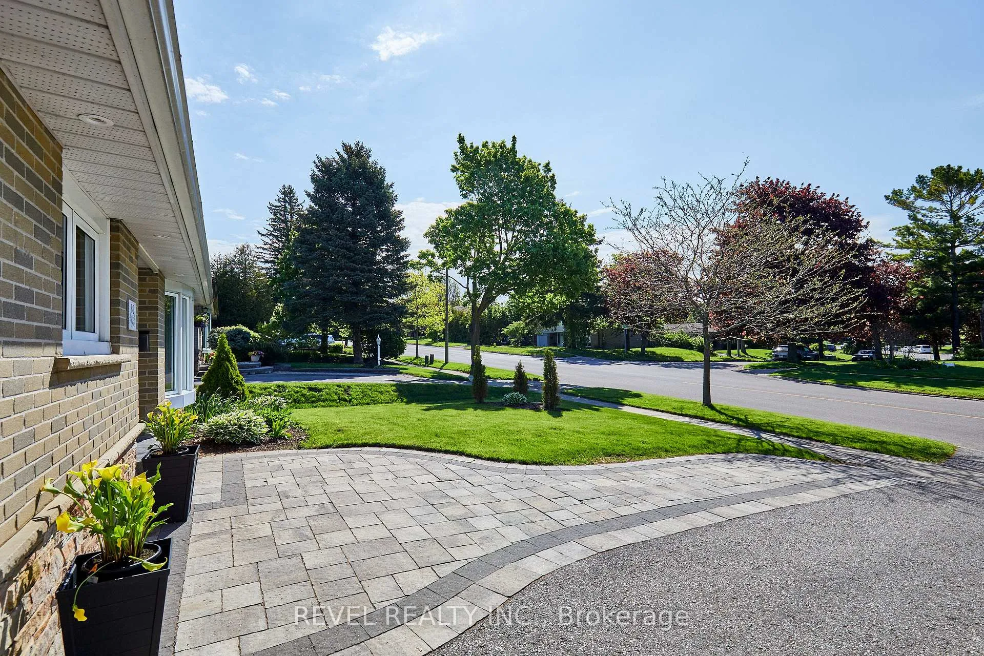 Photo 4 of 80 Clover Ridge Drive E, Ajax, South East — HOMEH